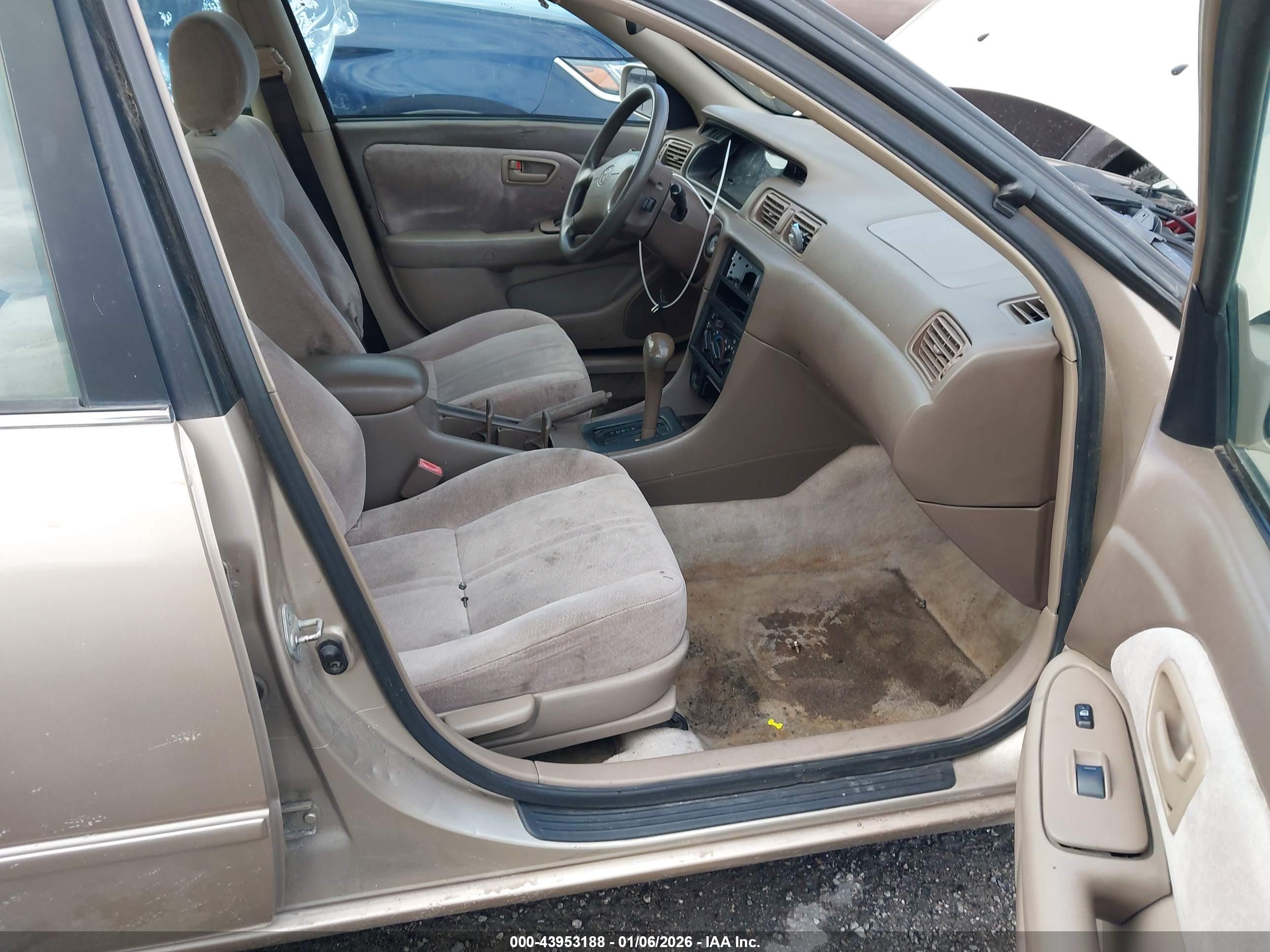 TOYOTA CAMRY image 5