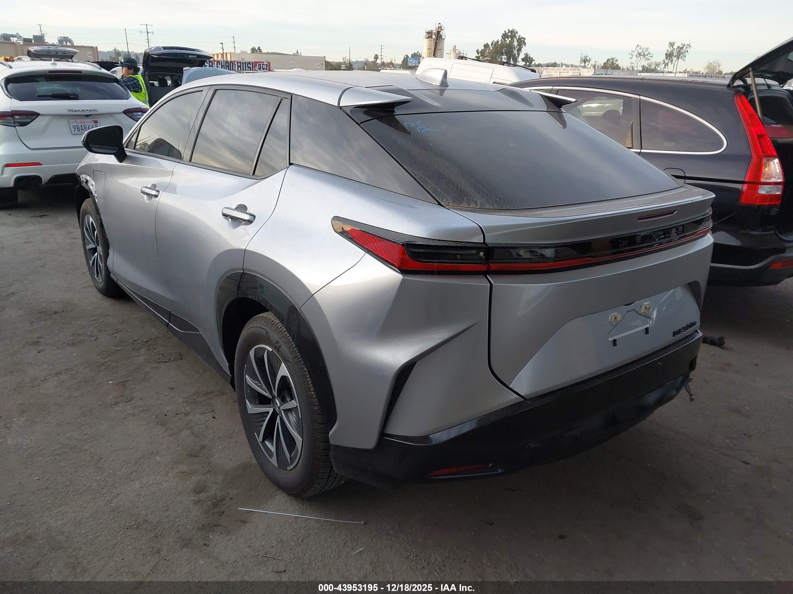 LEXUS RZ image 3