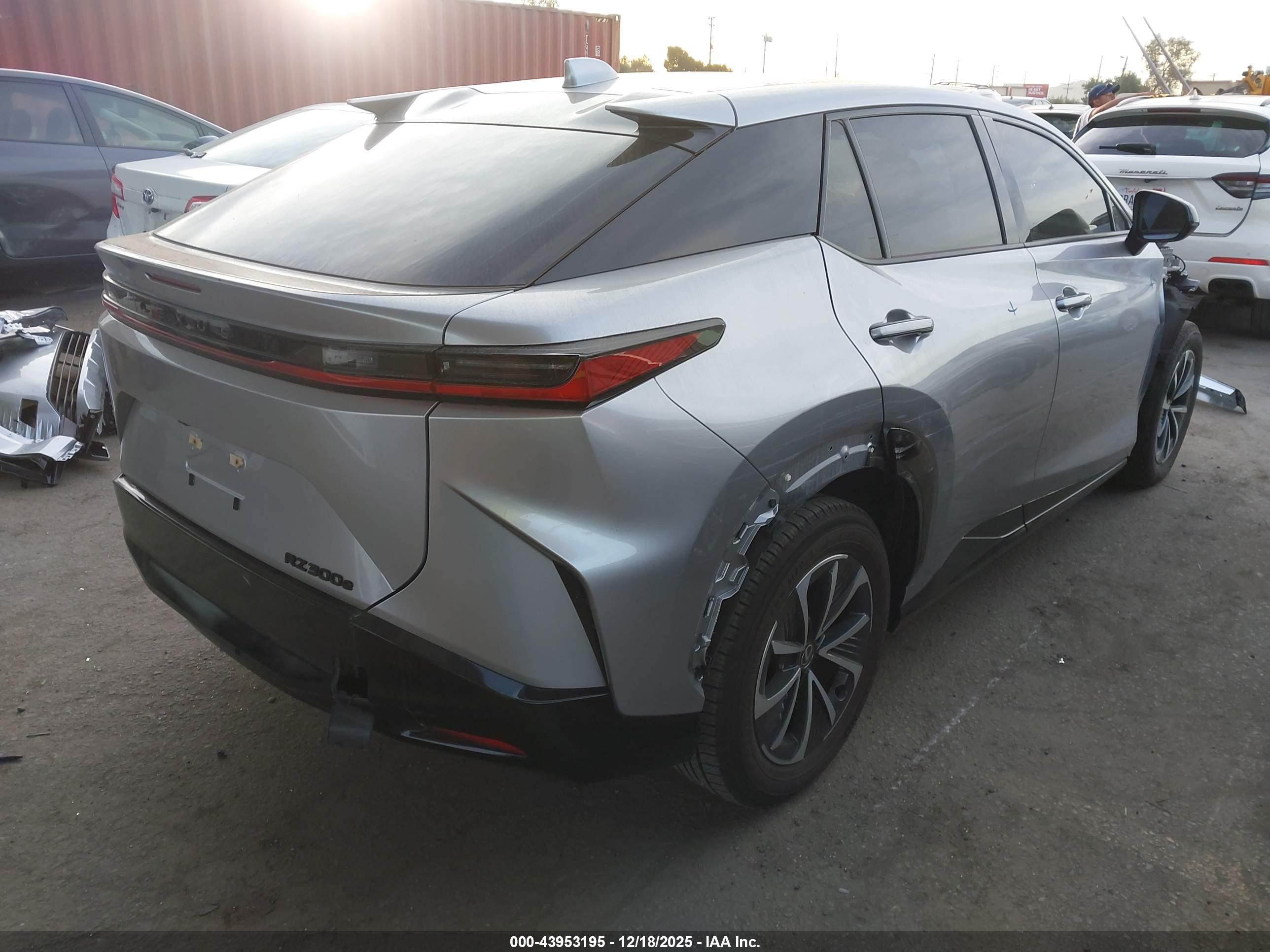 LEXUS RZ image 4