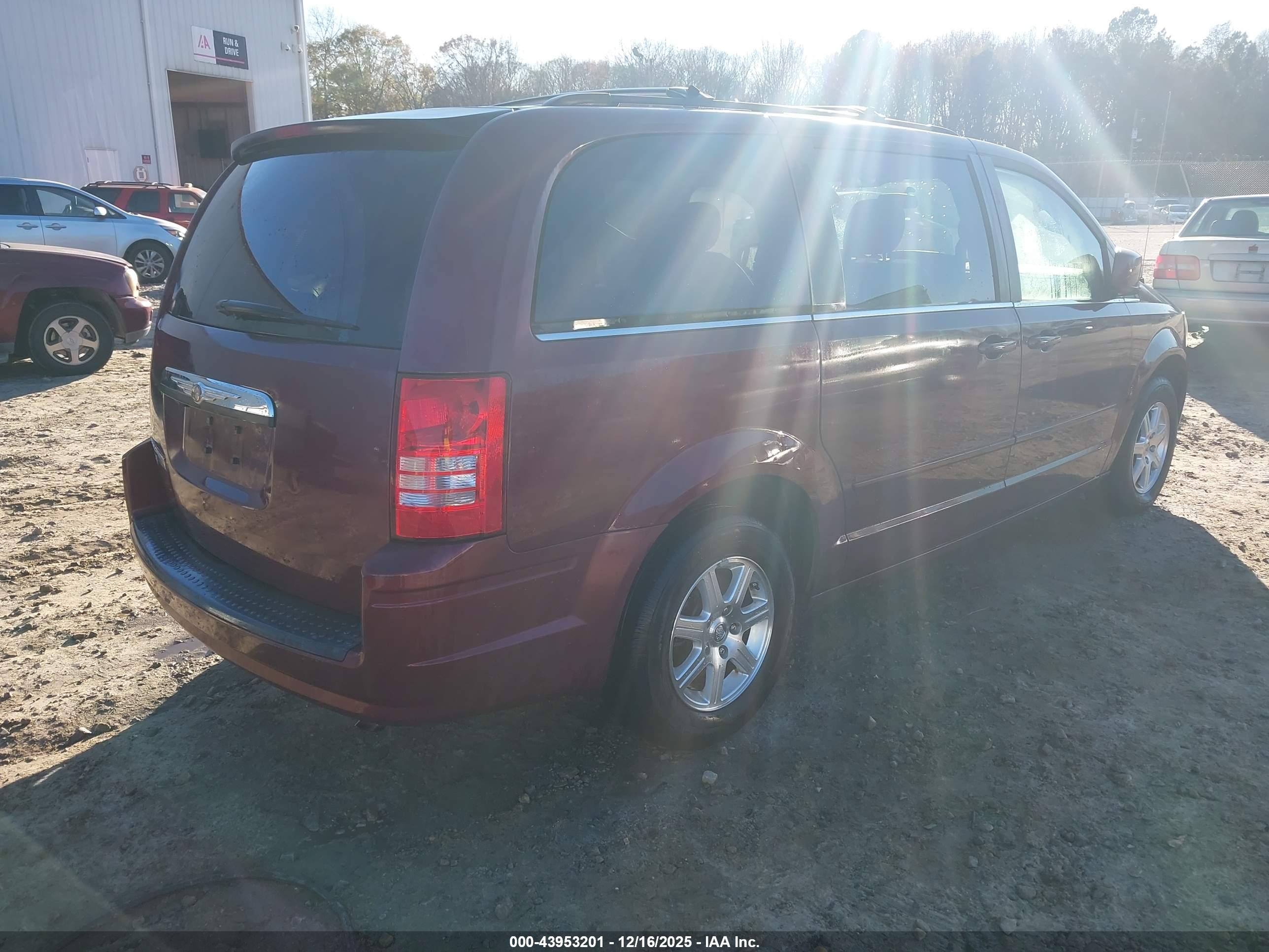 CHRYSLER TOWN image 4