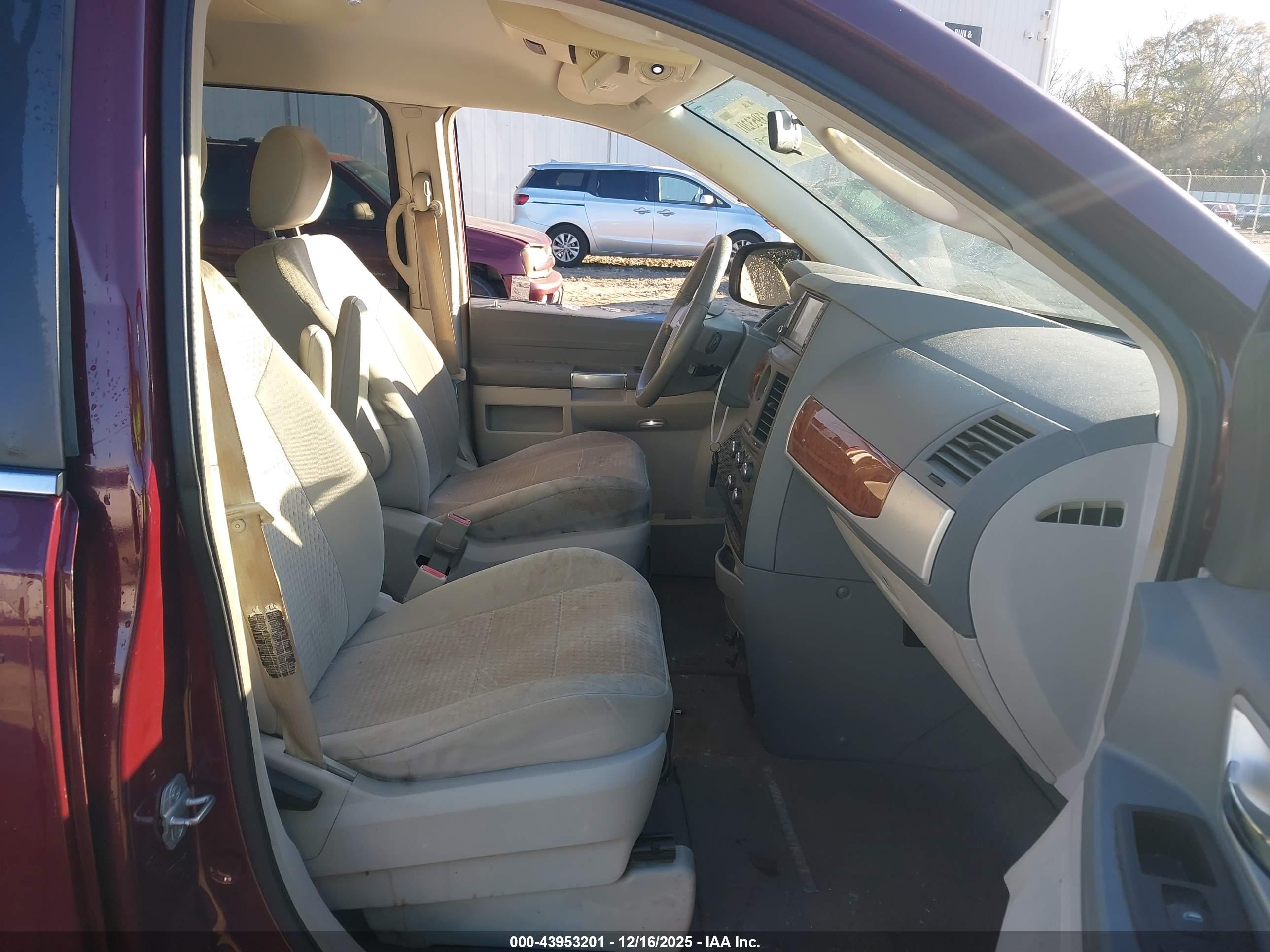 CHRYSLER TOWN image 5
