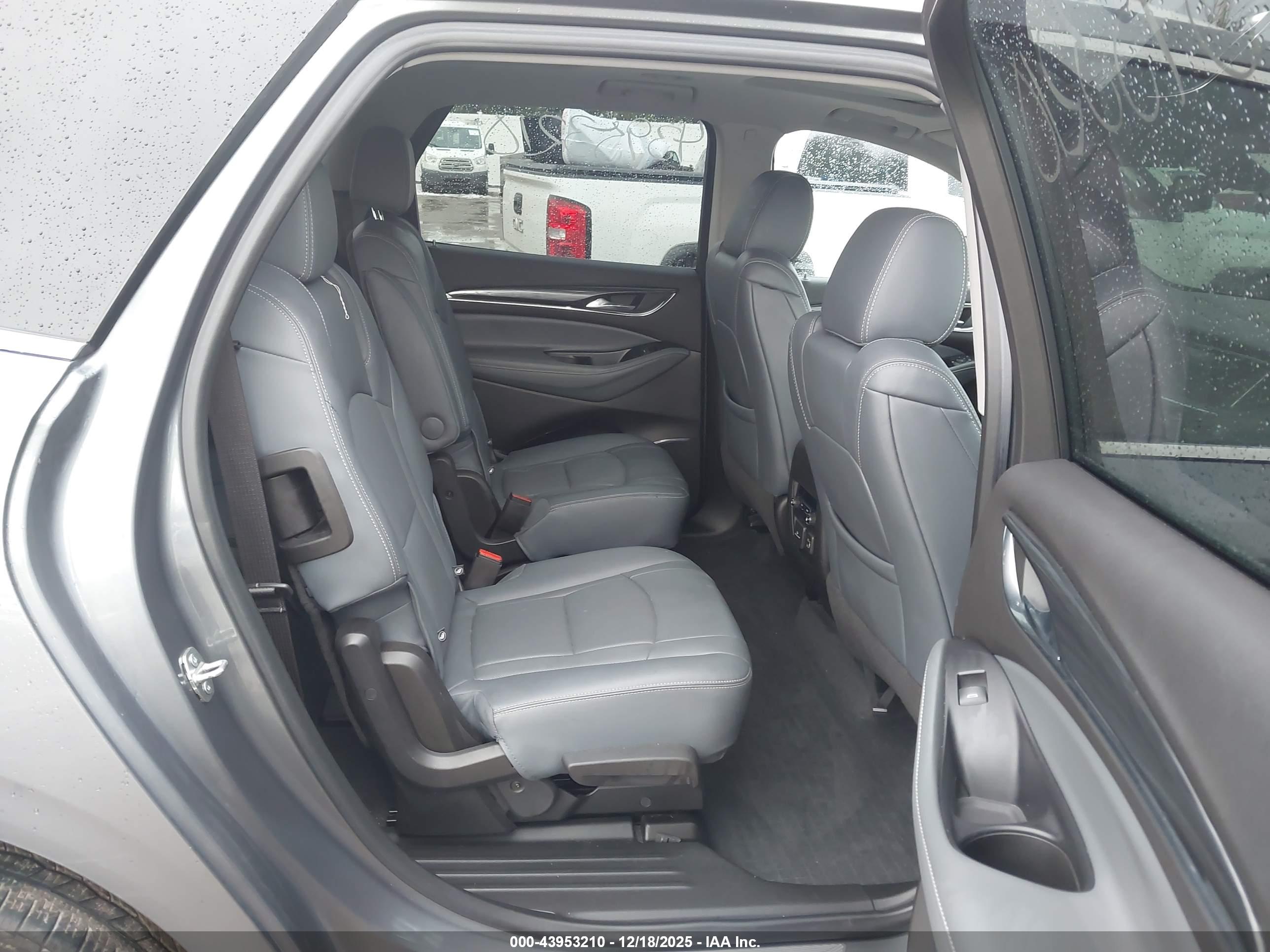 BUICK ENCLAVE image 8