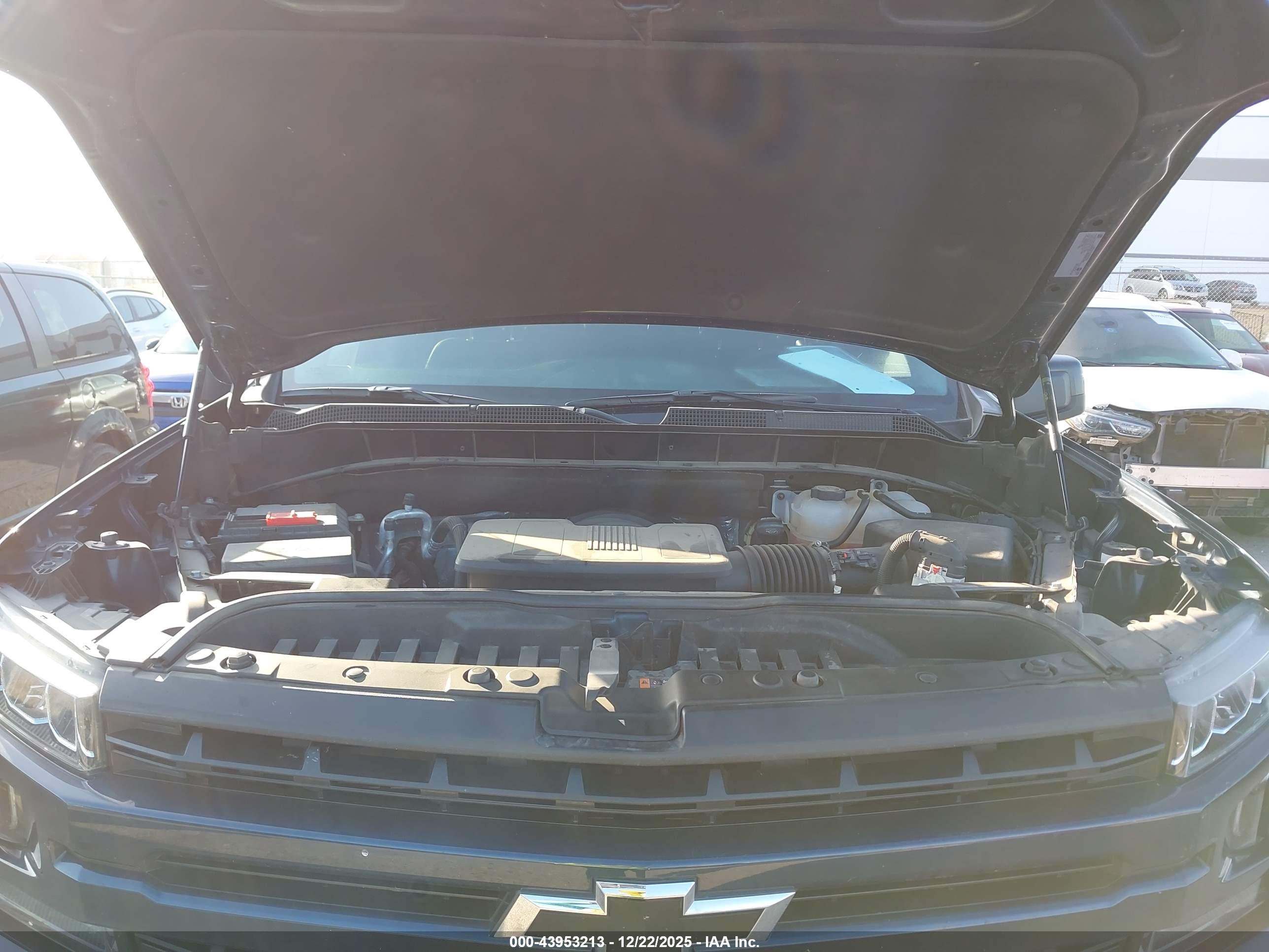 CHEVROLET SILVERADO image 10
