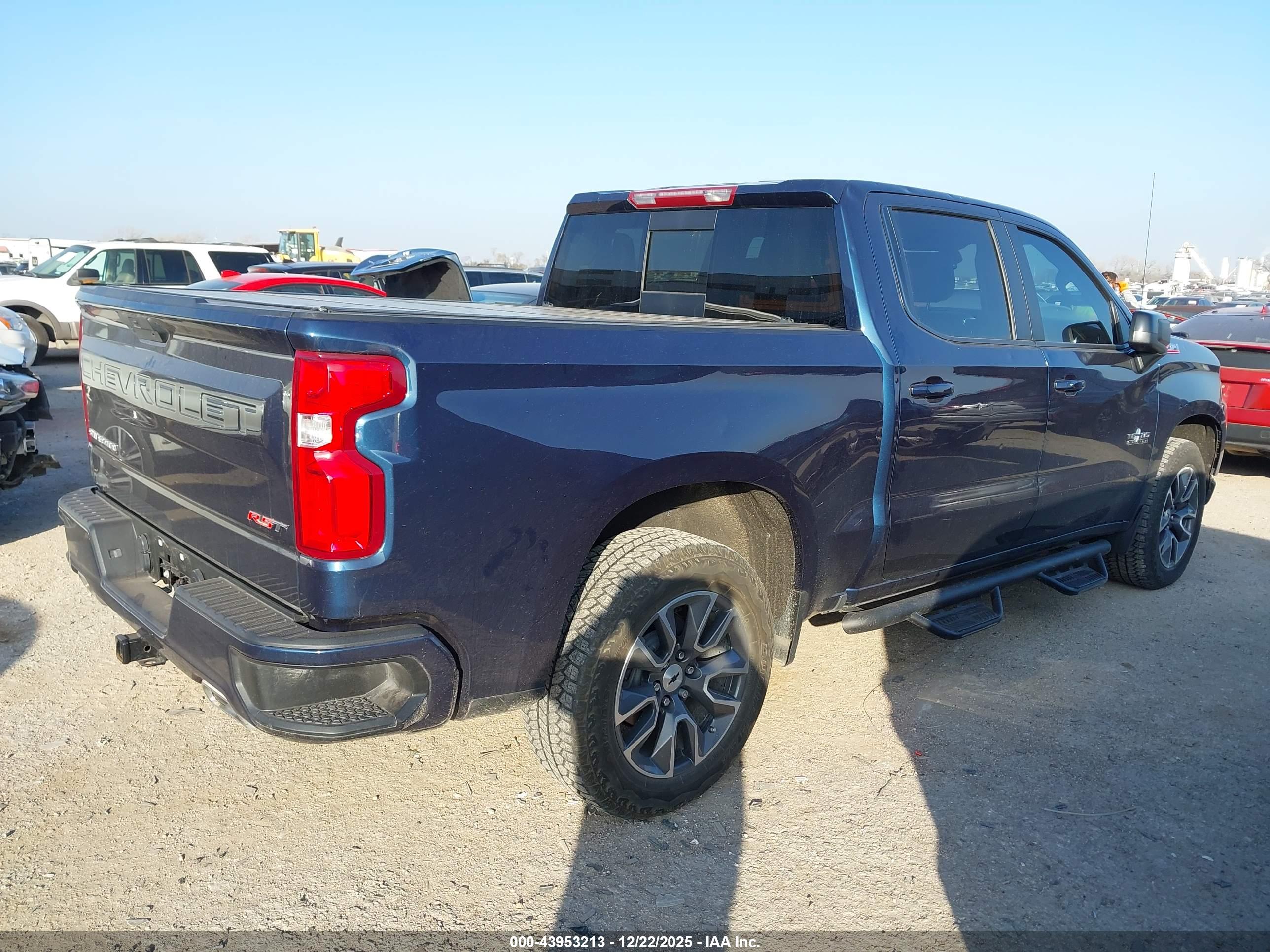 CHEVROLET SILVERADO image 4