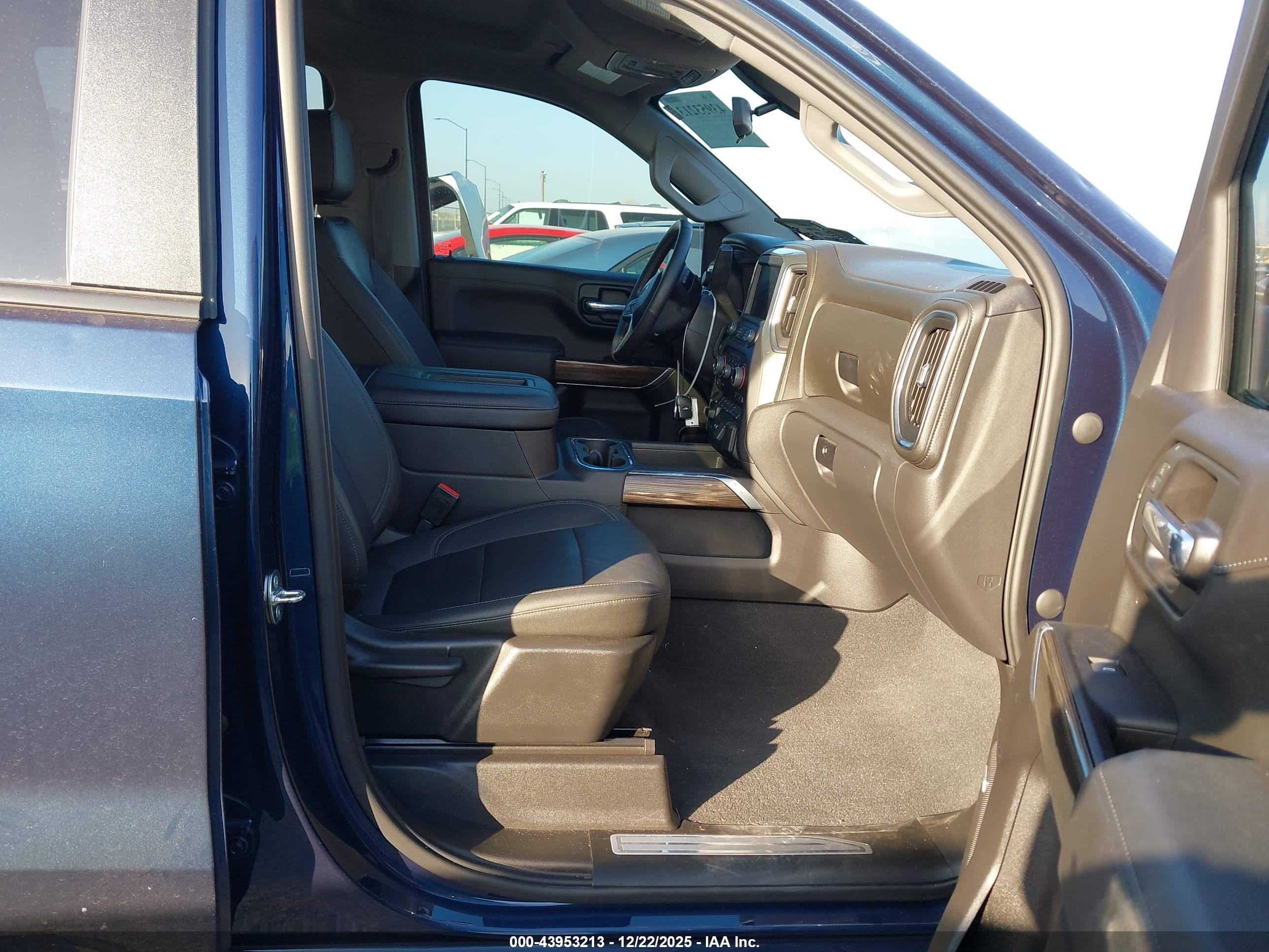 CHEVROLET SILVERADO image 5