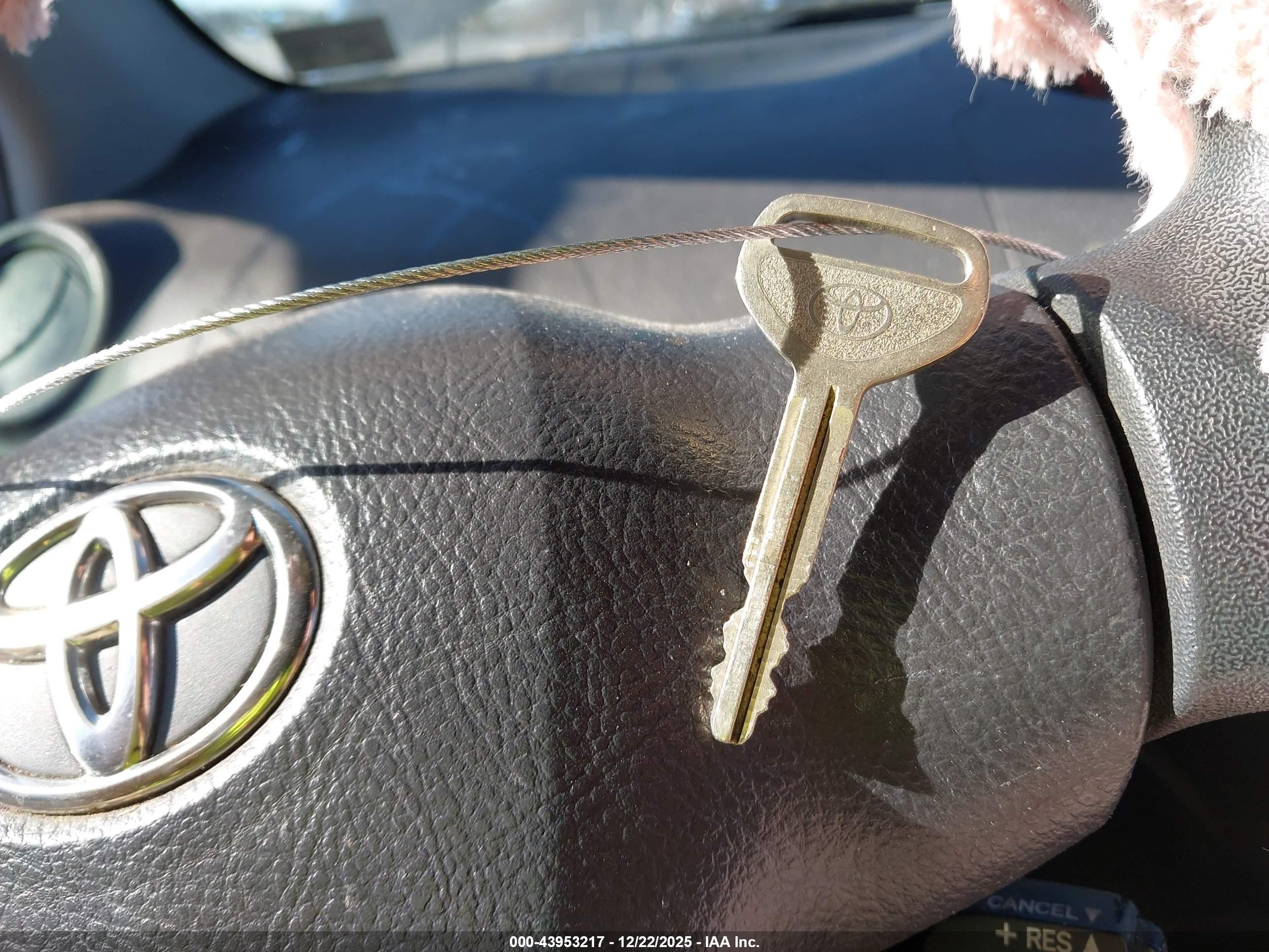 TOYOTA YARIS image 11