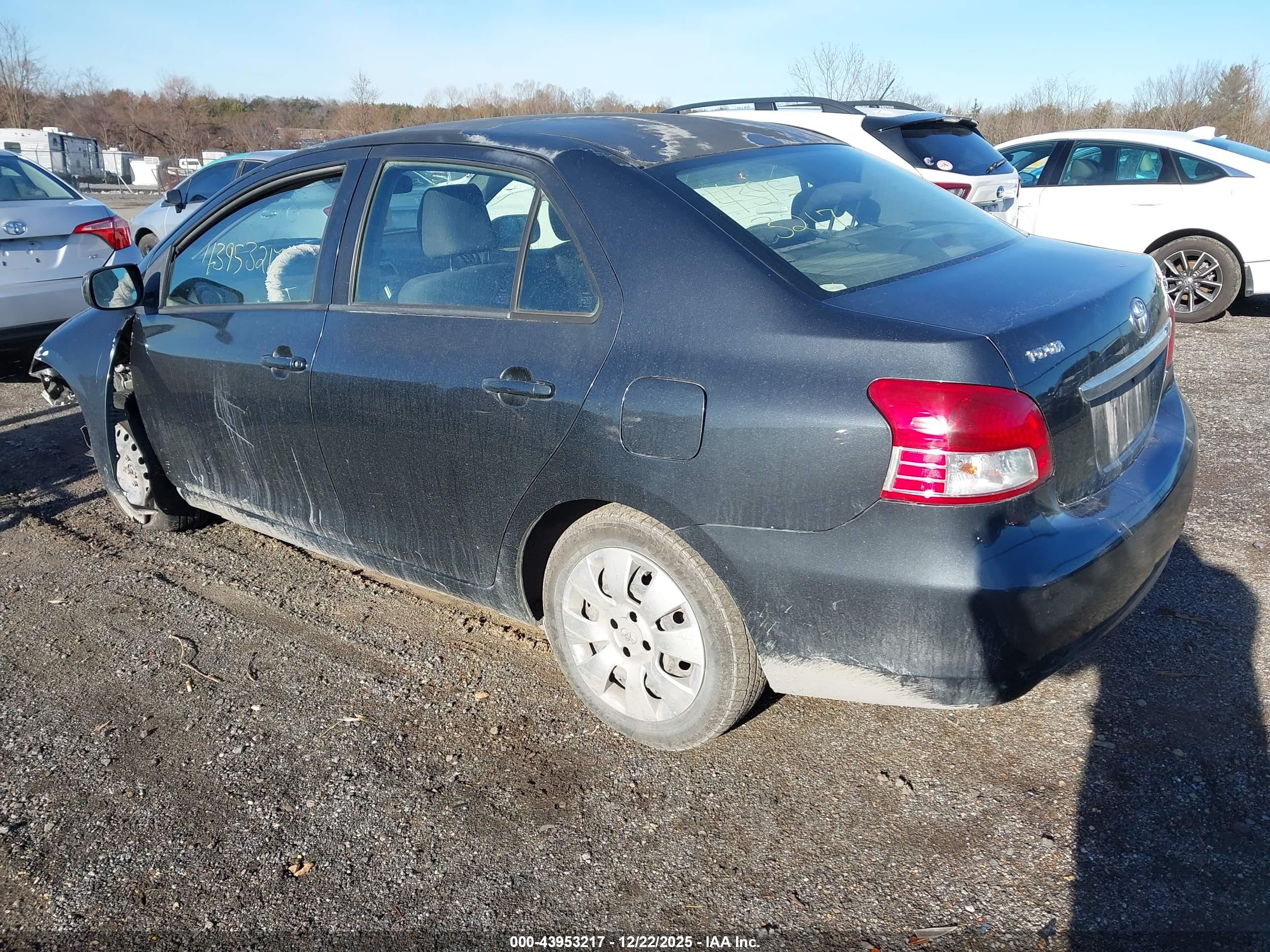 TOYOTA YARIS image 3