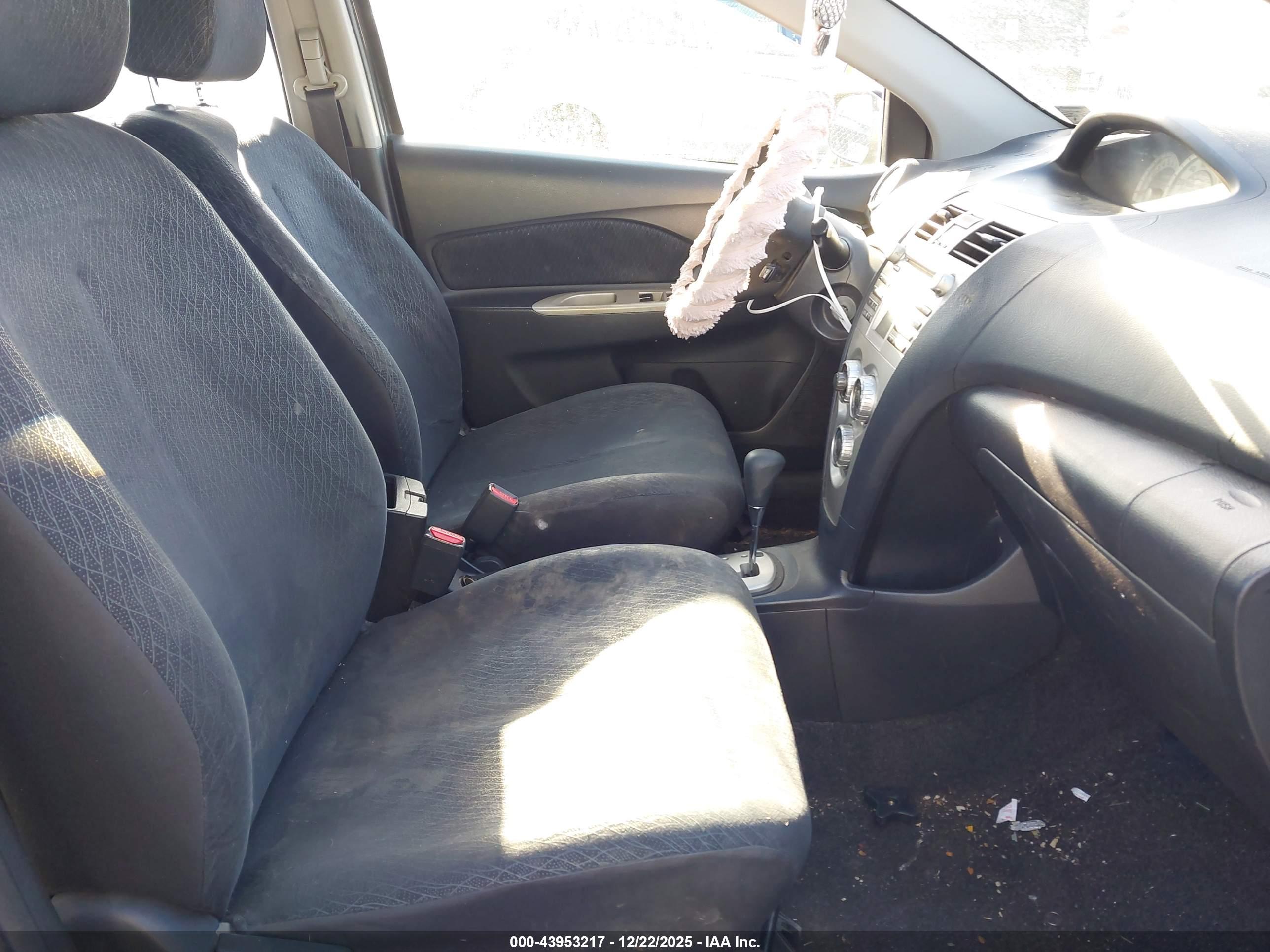 TOYOTA YARIS image 5