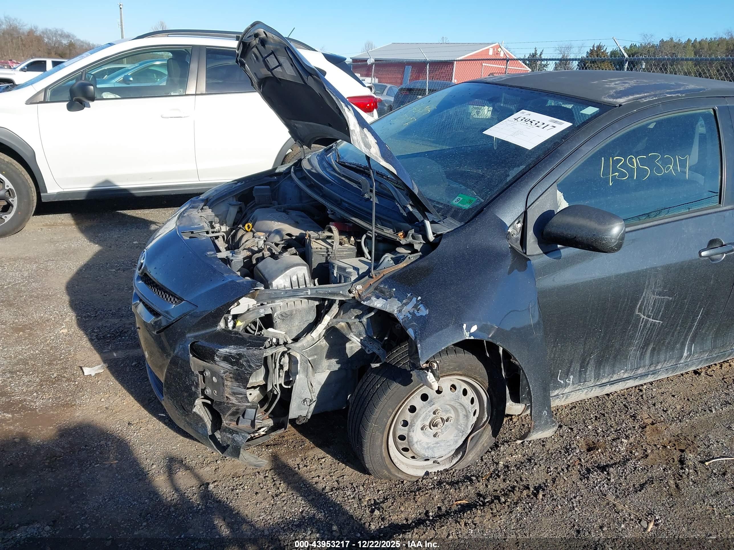 TOYOTA YARIS image 6
