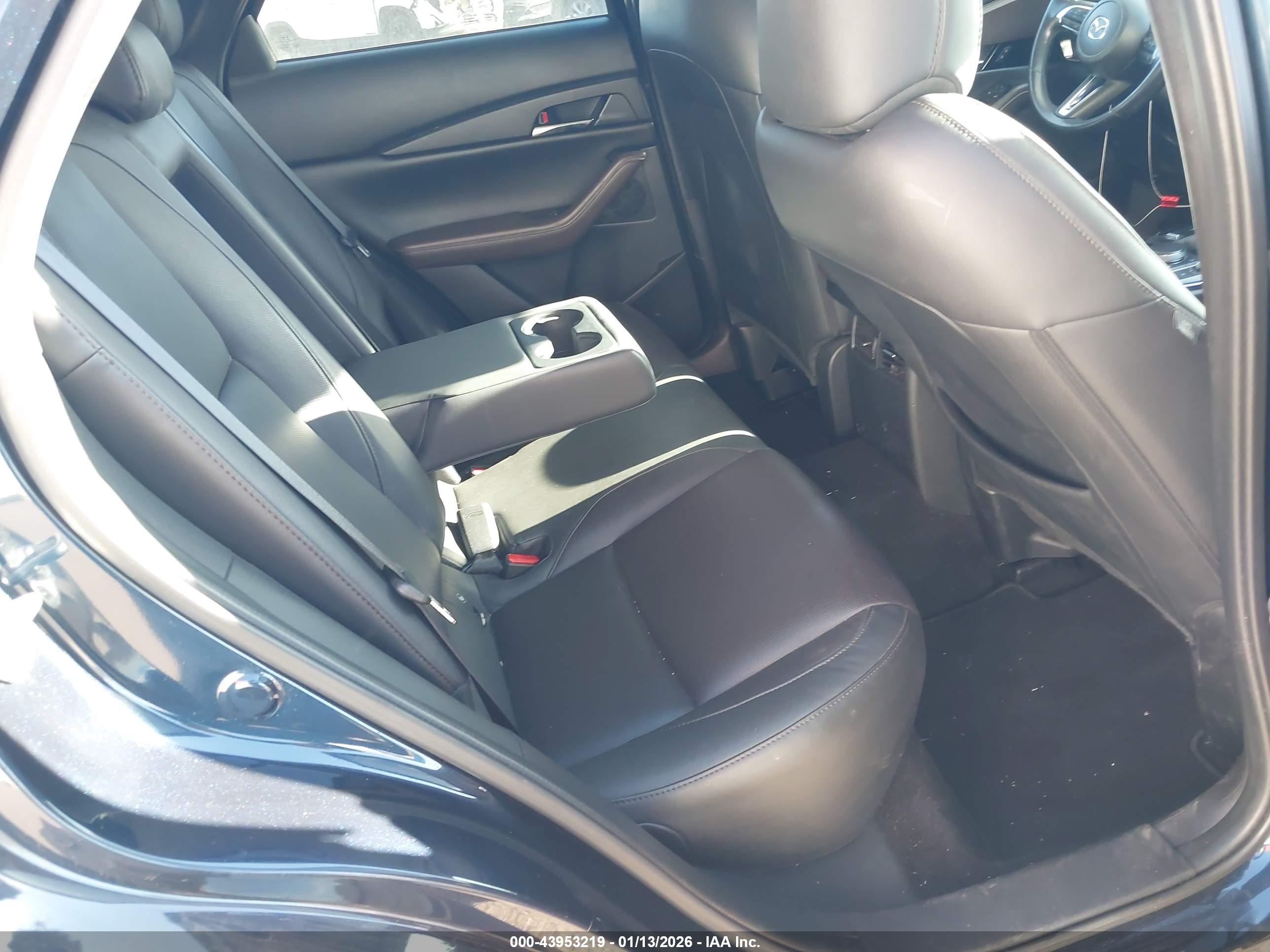 MAZDA CX-30 image 8