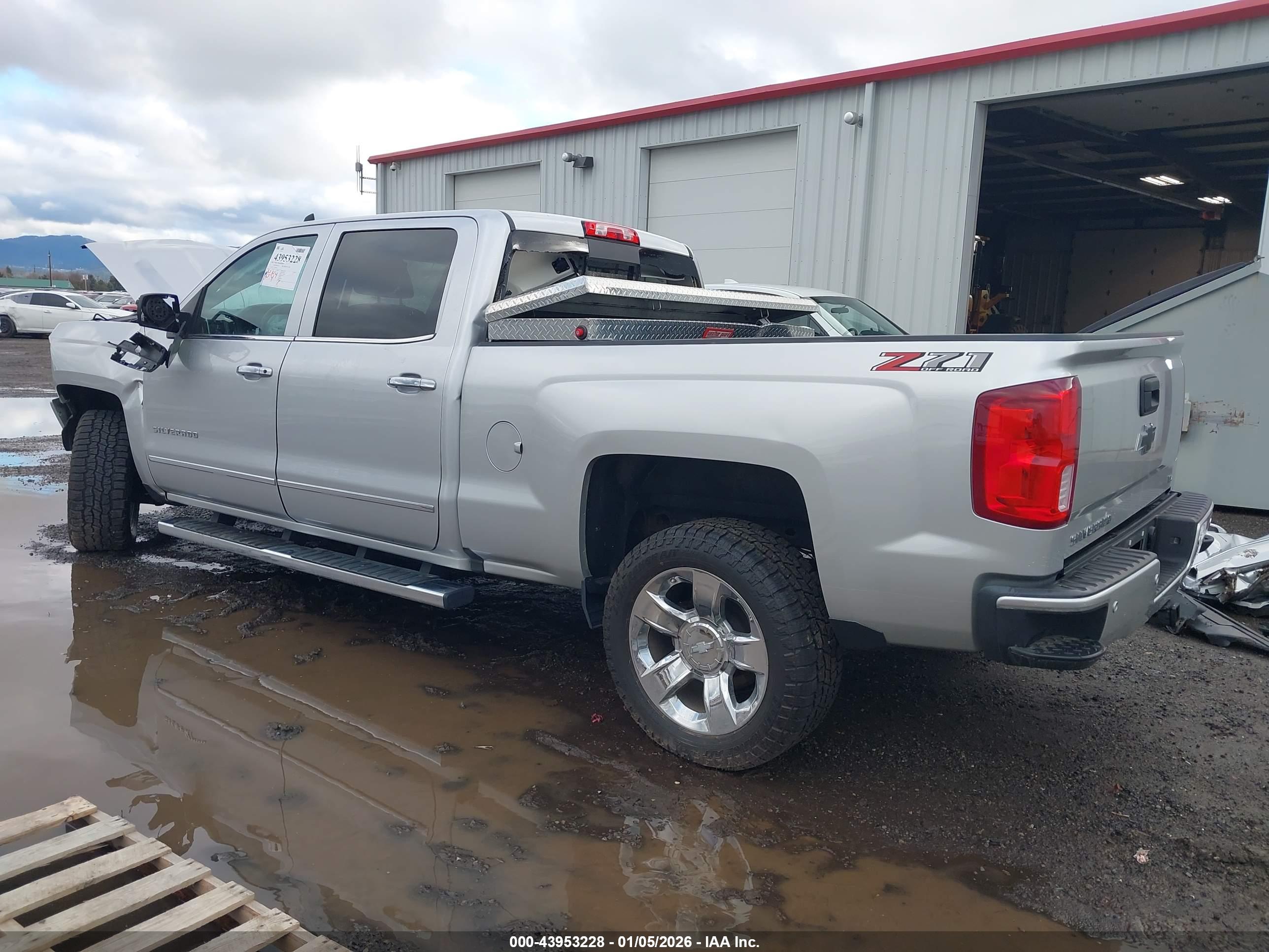 CHEVROLET SILVERADO image 3
