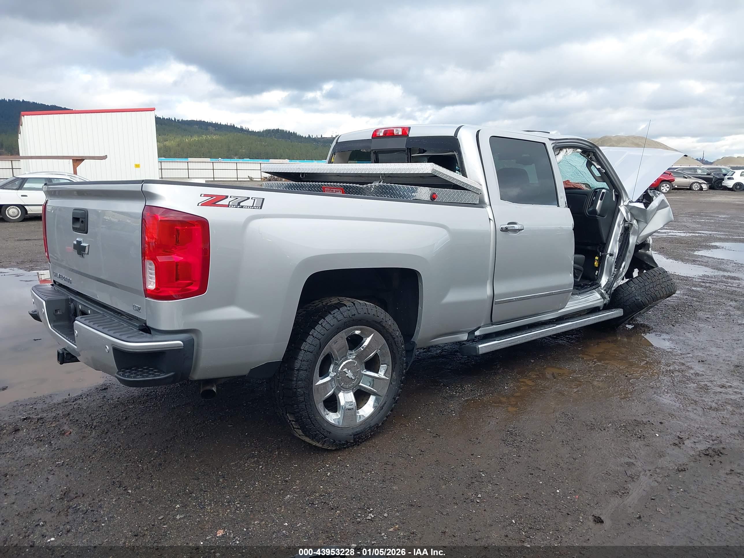 CHEVROLET SILVERADO image 4