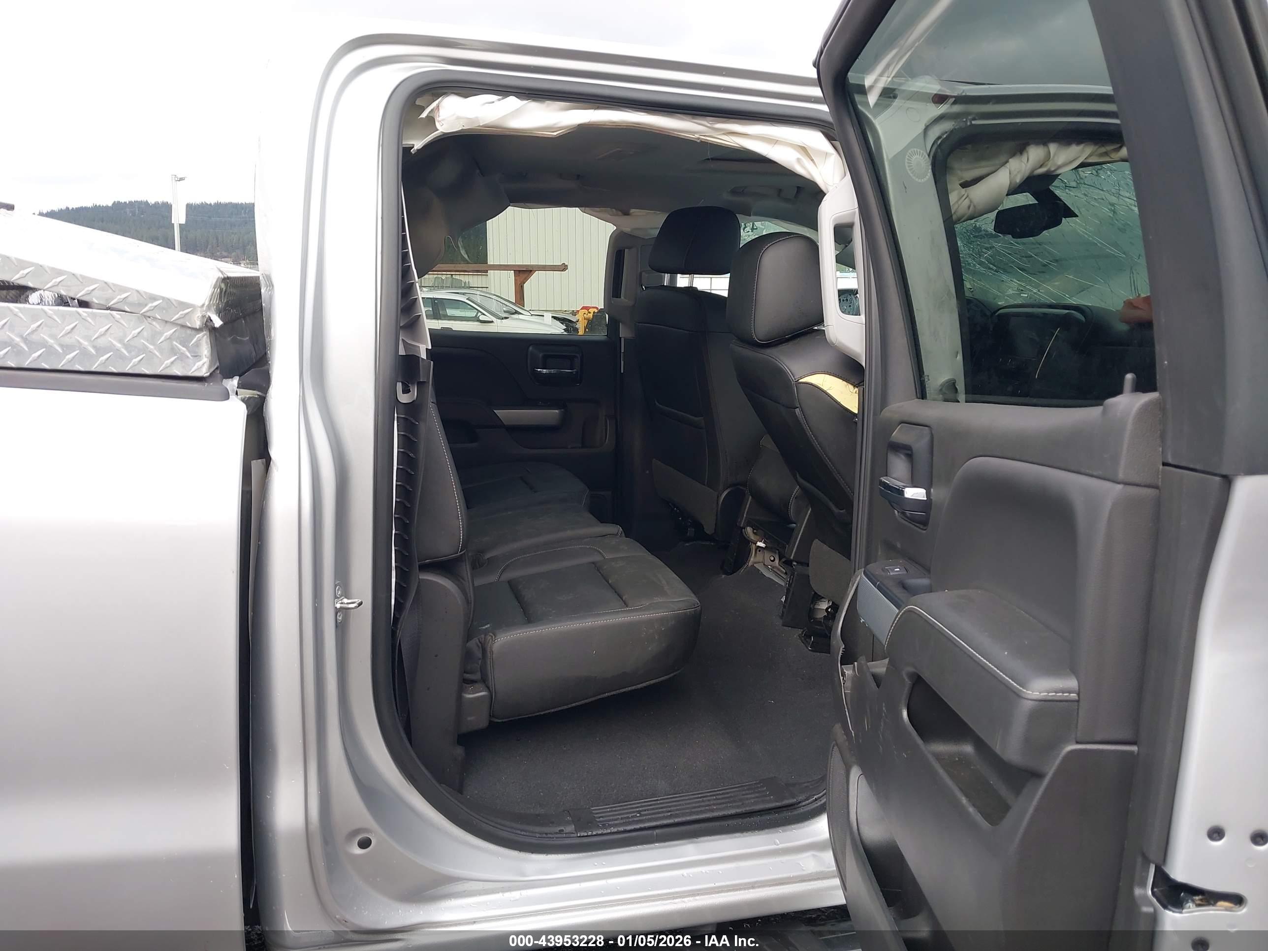 CHEVROLET SILVERADO image 8