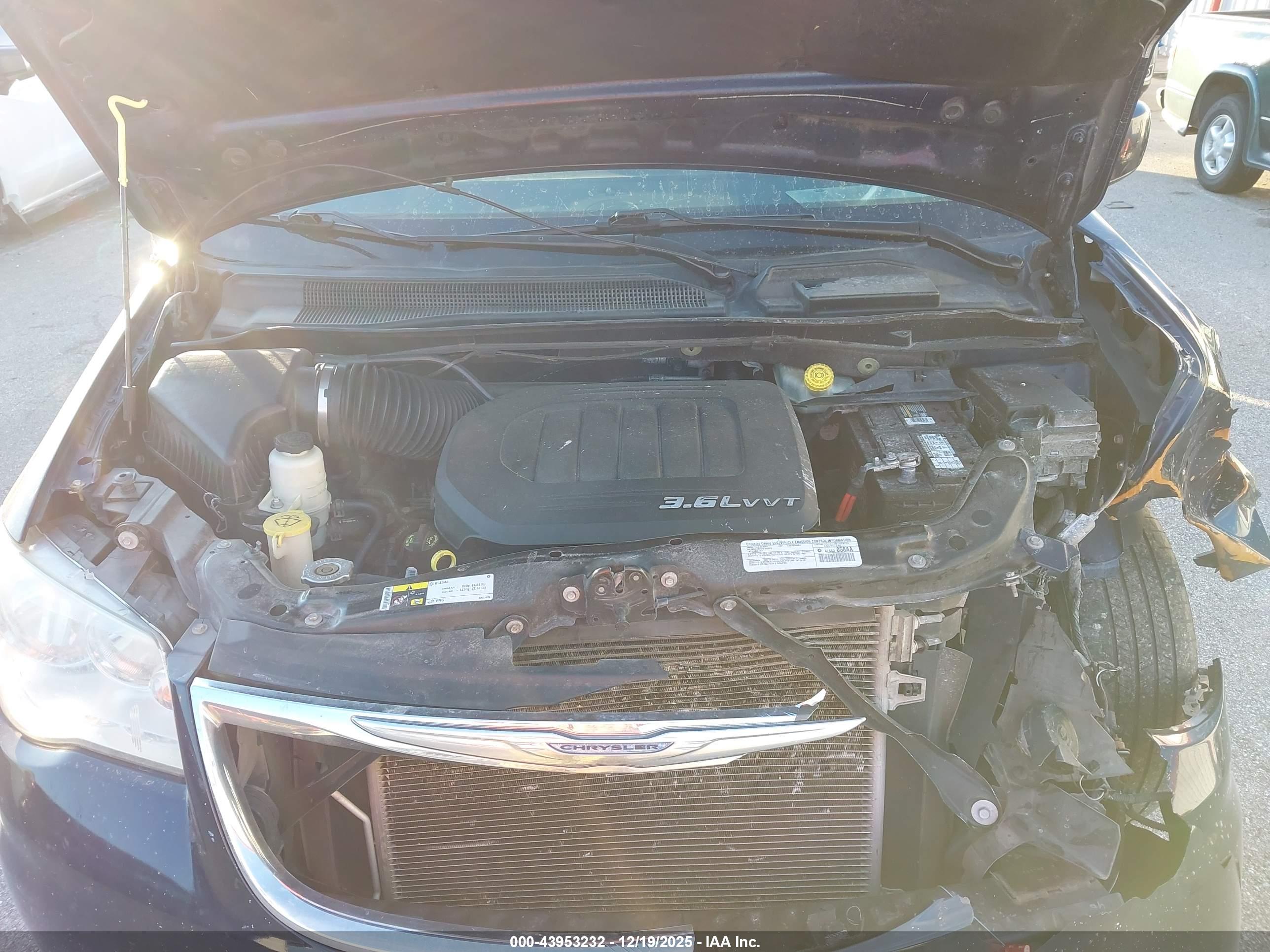 CHRYSLER TOWN image 10