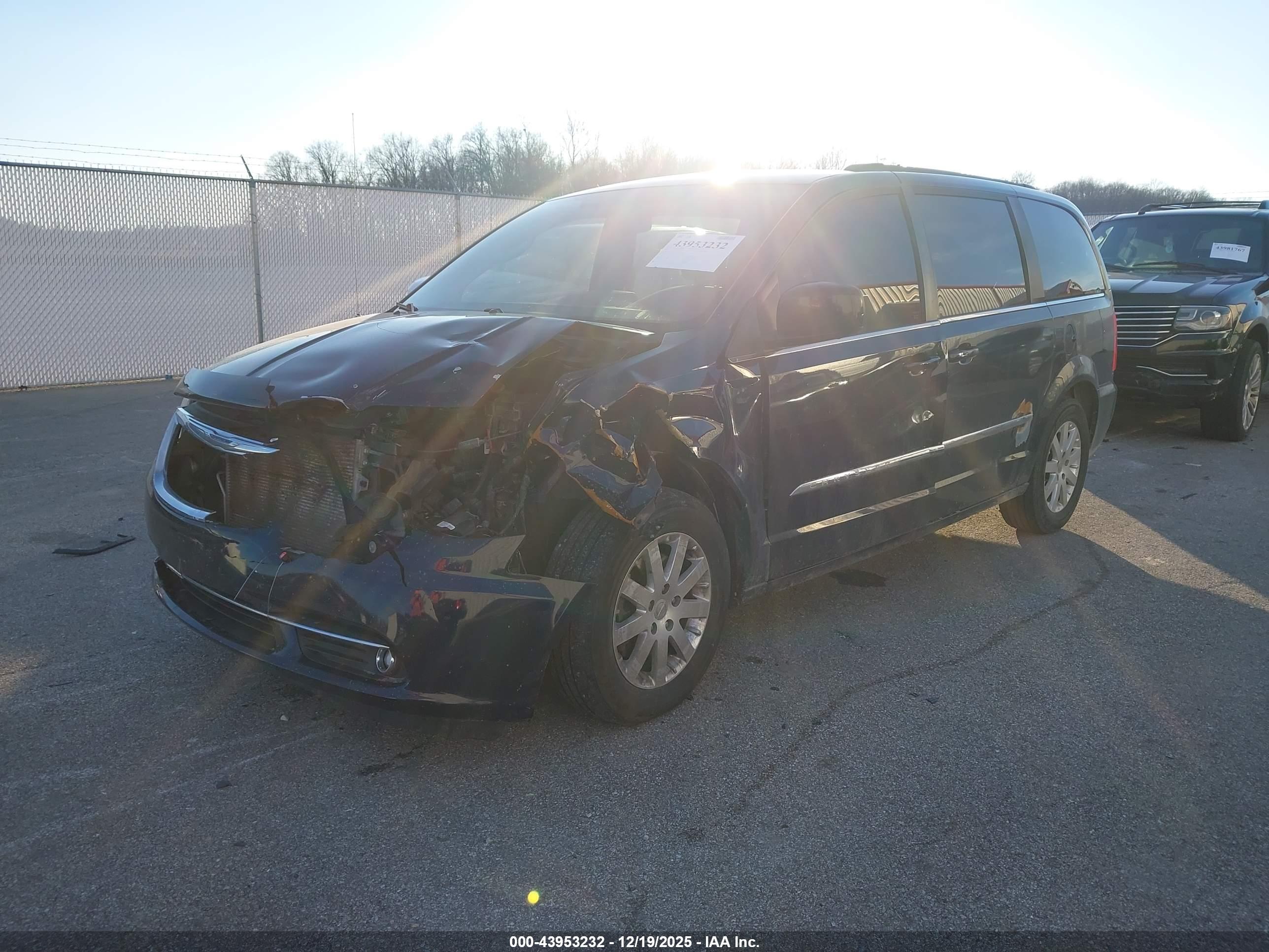 CHRYSLER TOWN image 2