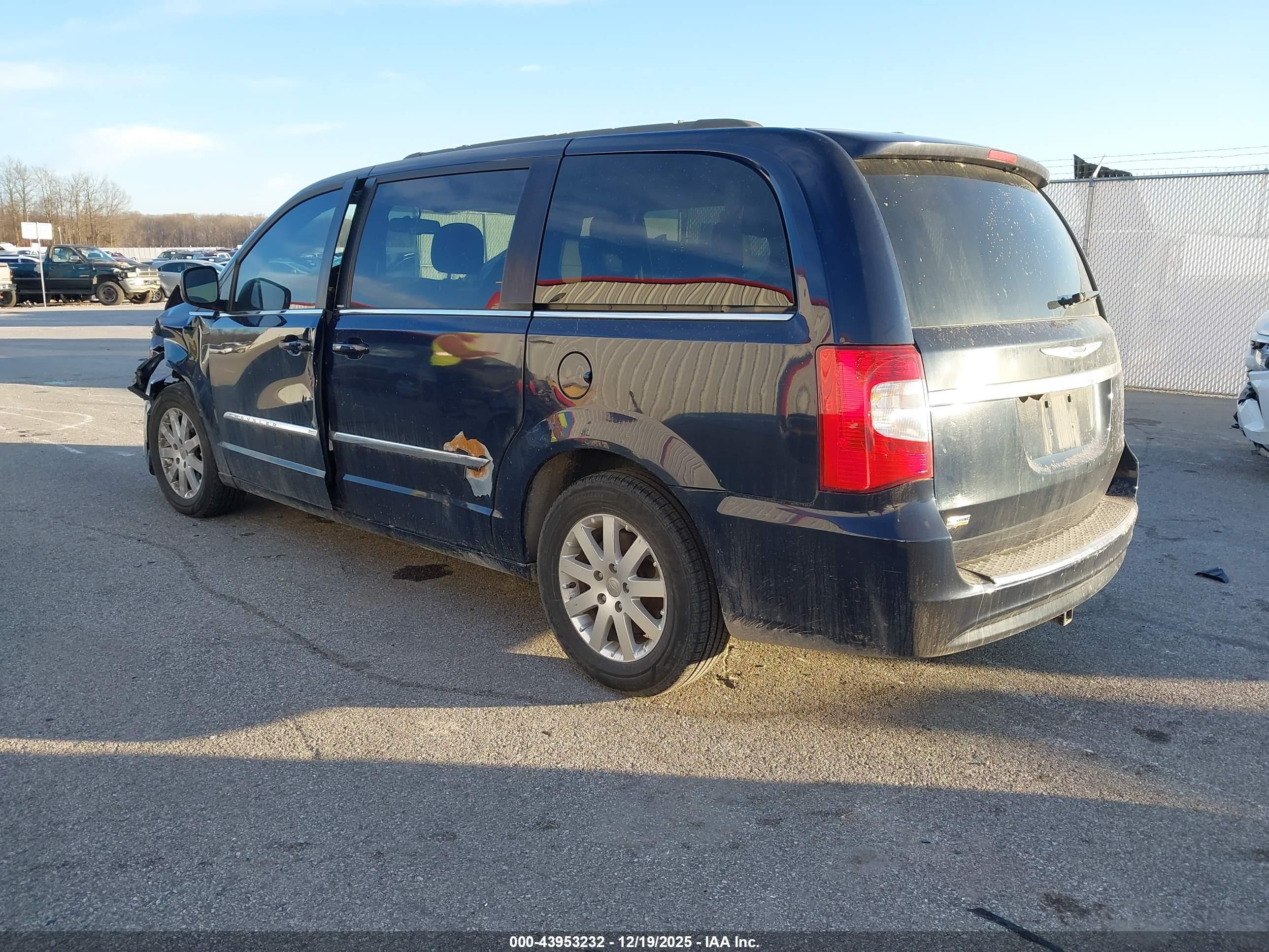 CHRYSLER TOWN image 3