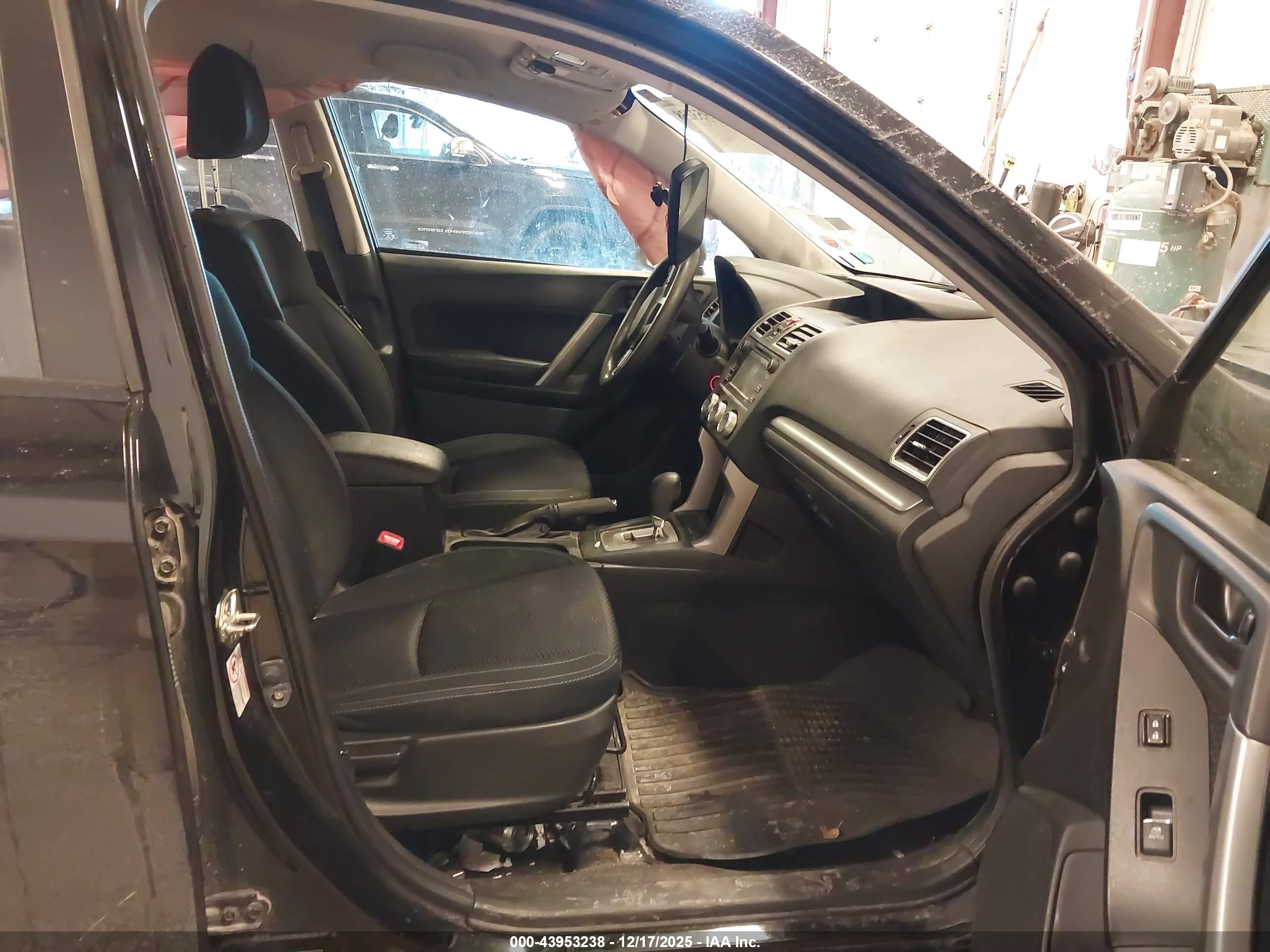 SUBARU FORESTER image 5