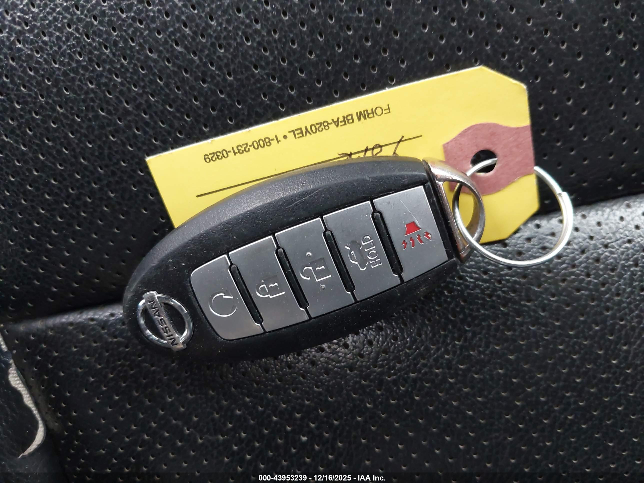 NISSAN MAXIMA image 11