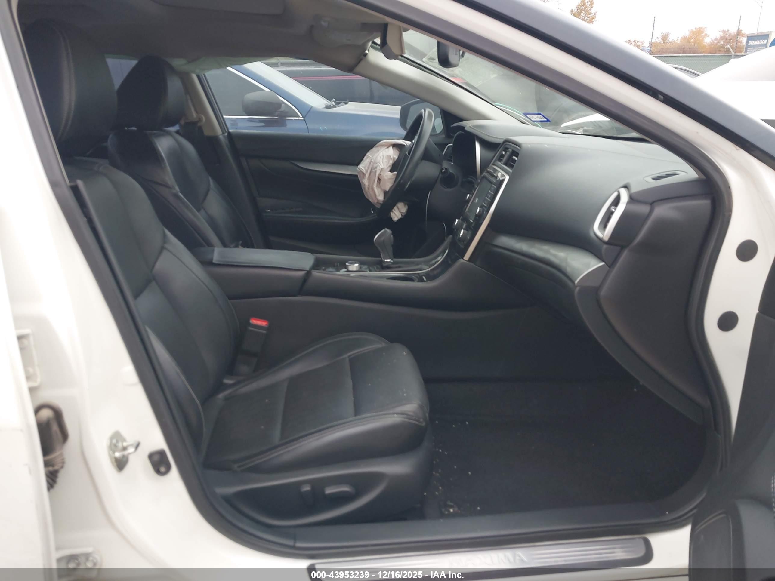 NISSAN MAXIMA image 5