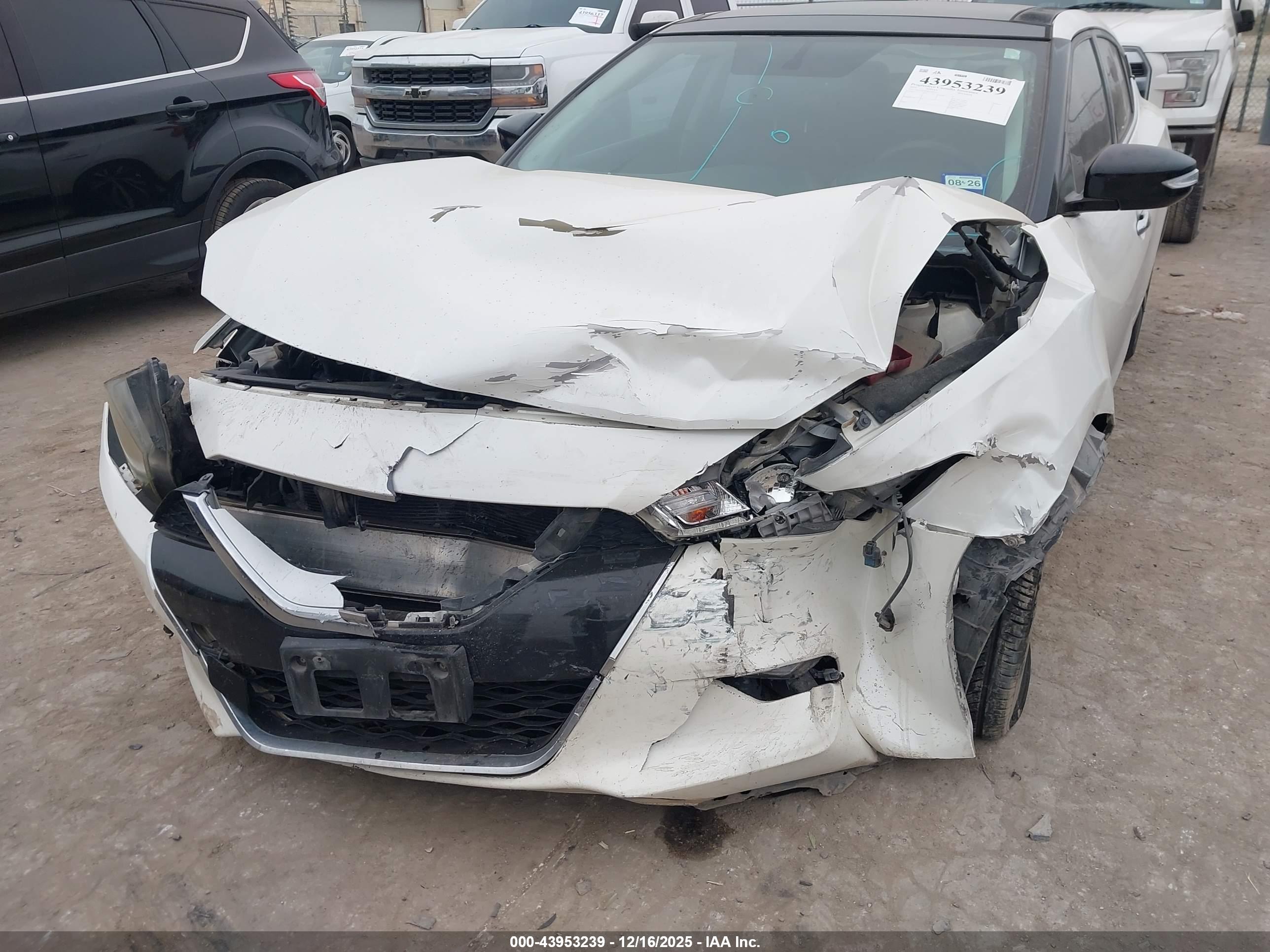 NISSAN MAXIMA image 6