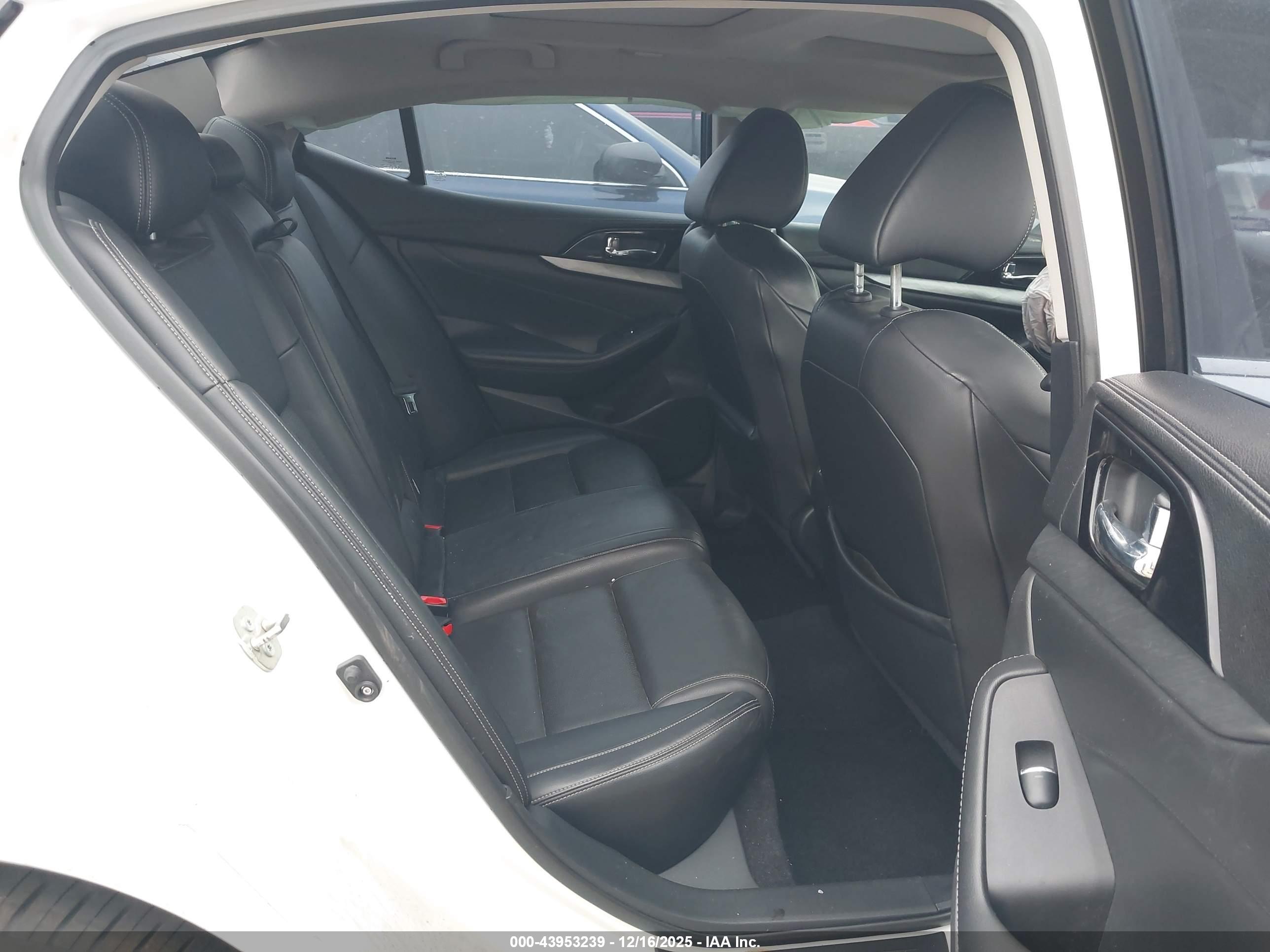 NISSAN MAXIMA image 8
