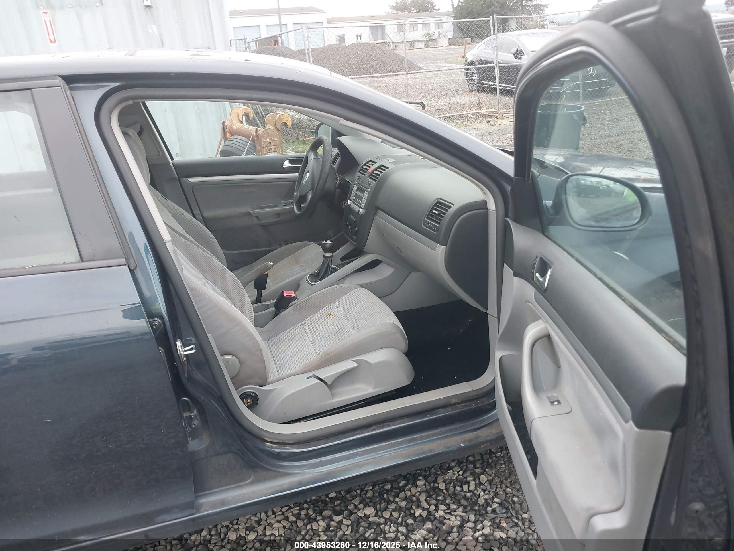 VOLKSWAGEN JETTA image 5
