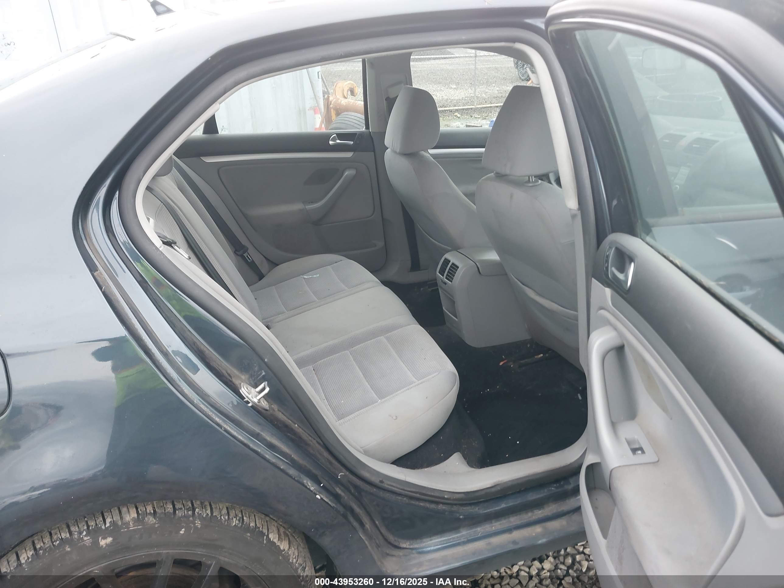 VOLKSWAGEN JETTA image 8