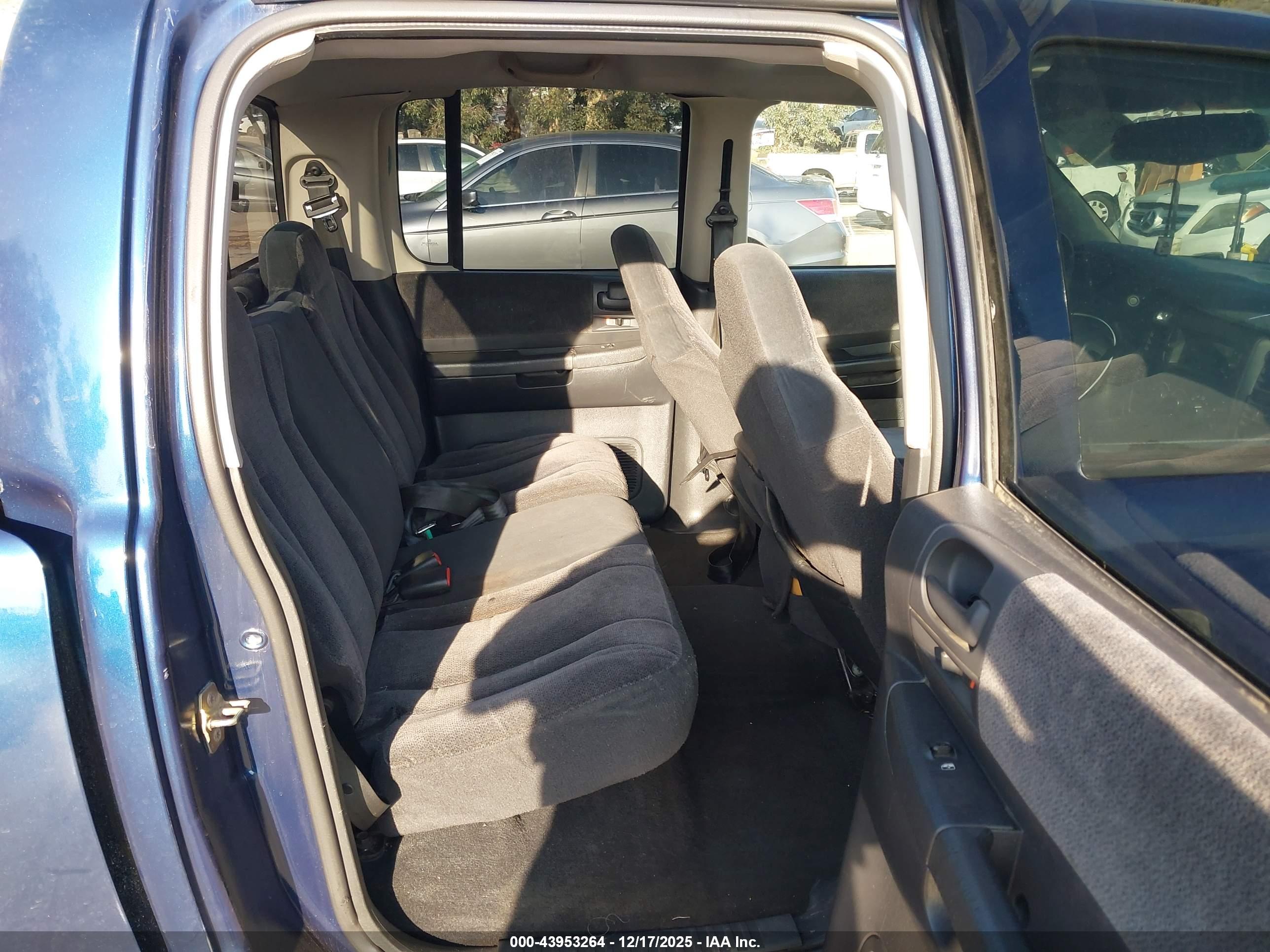 DODGE DAKOTA image 8