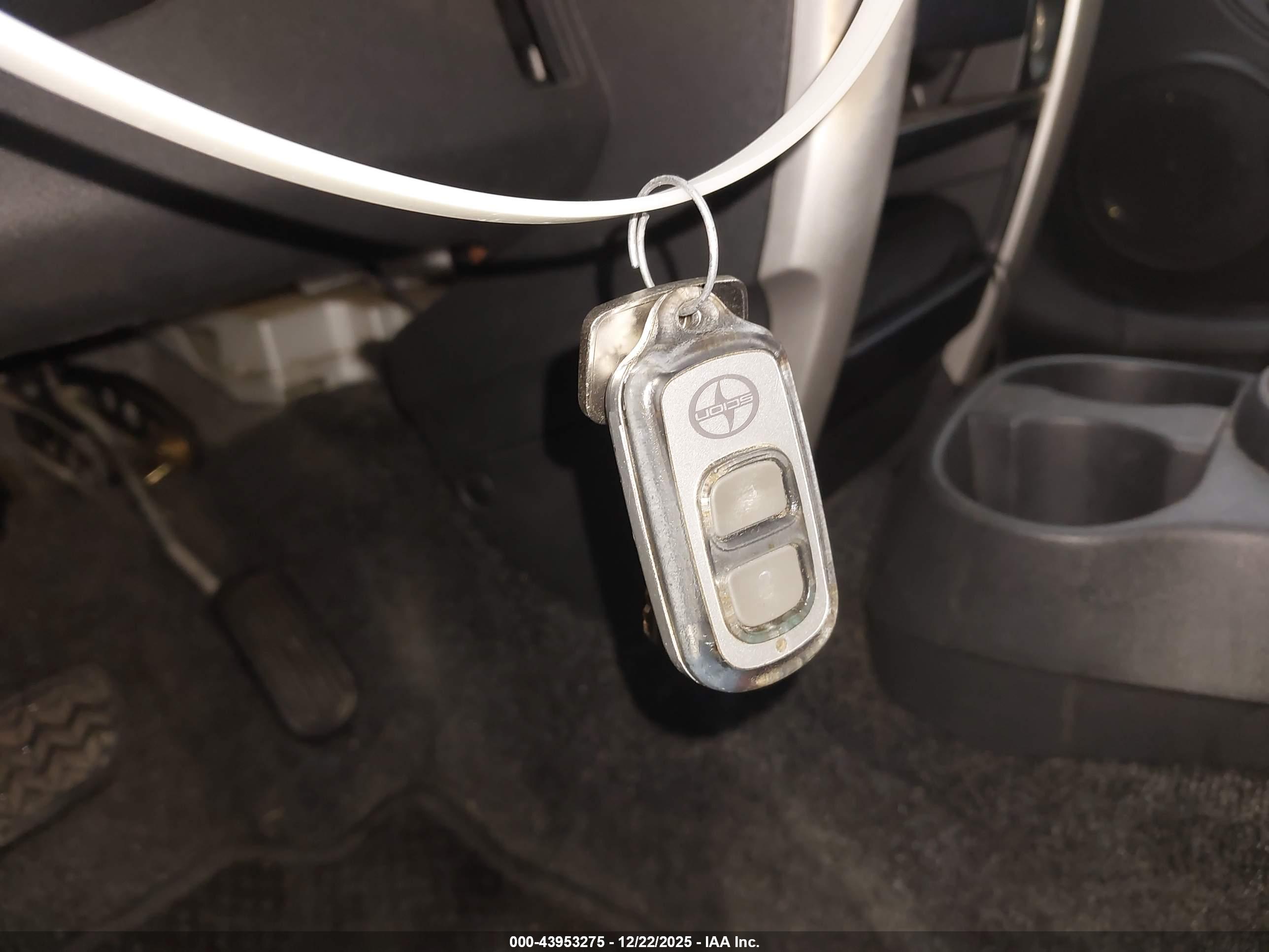 SCION XA image 11