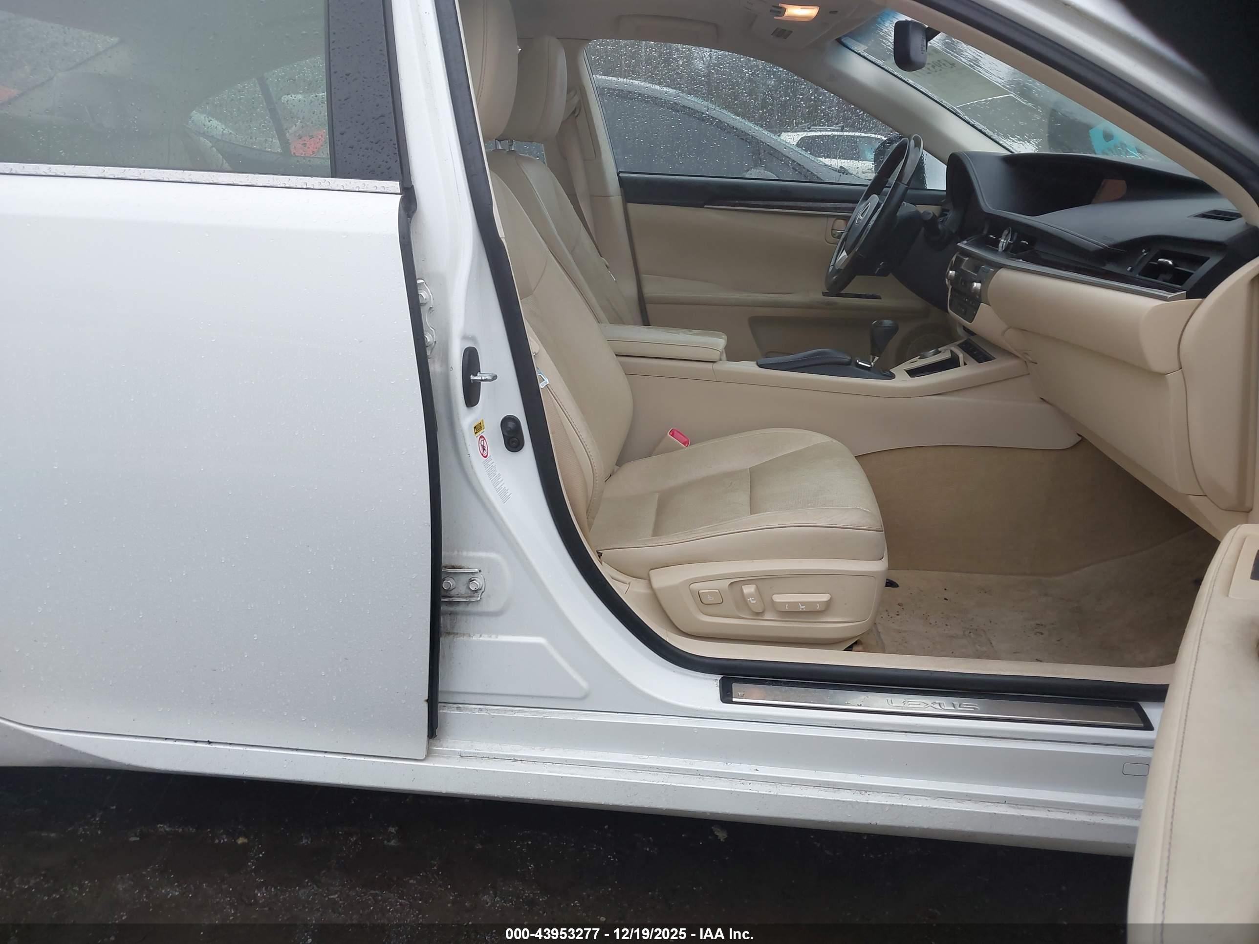 LEXUS ES image 5