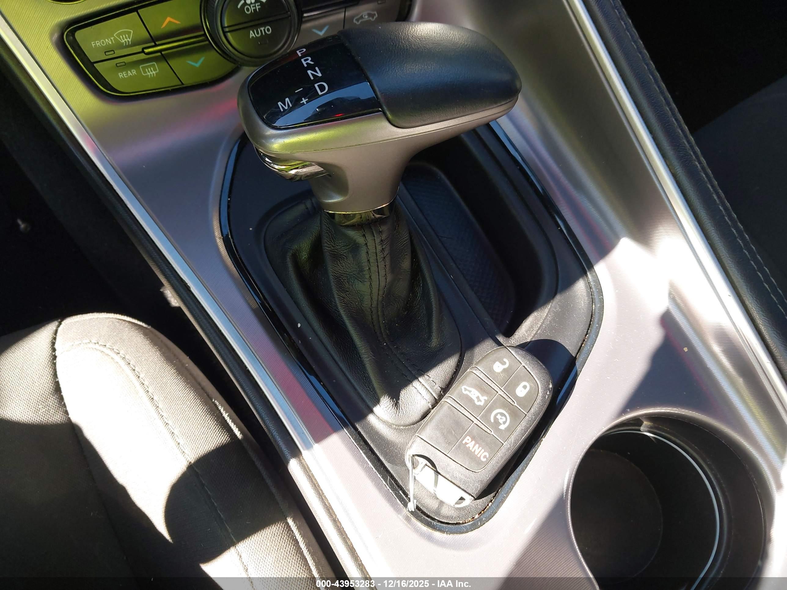 DODGE CHALLENGER image 11