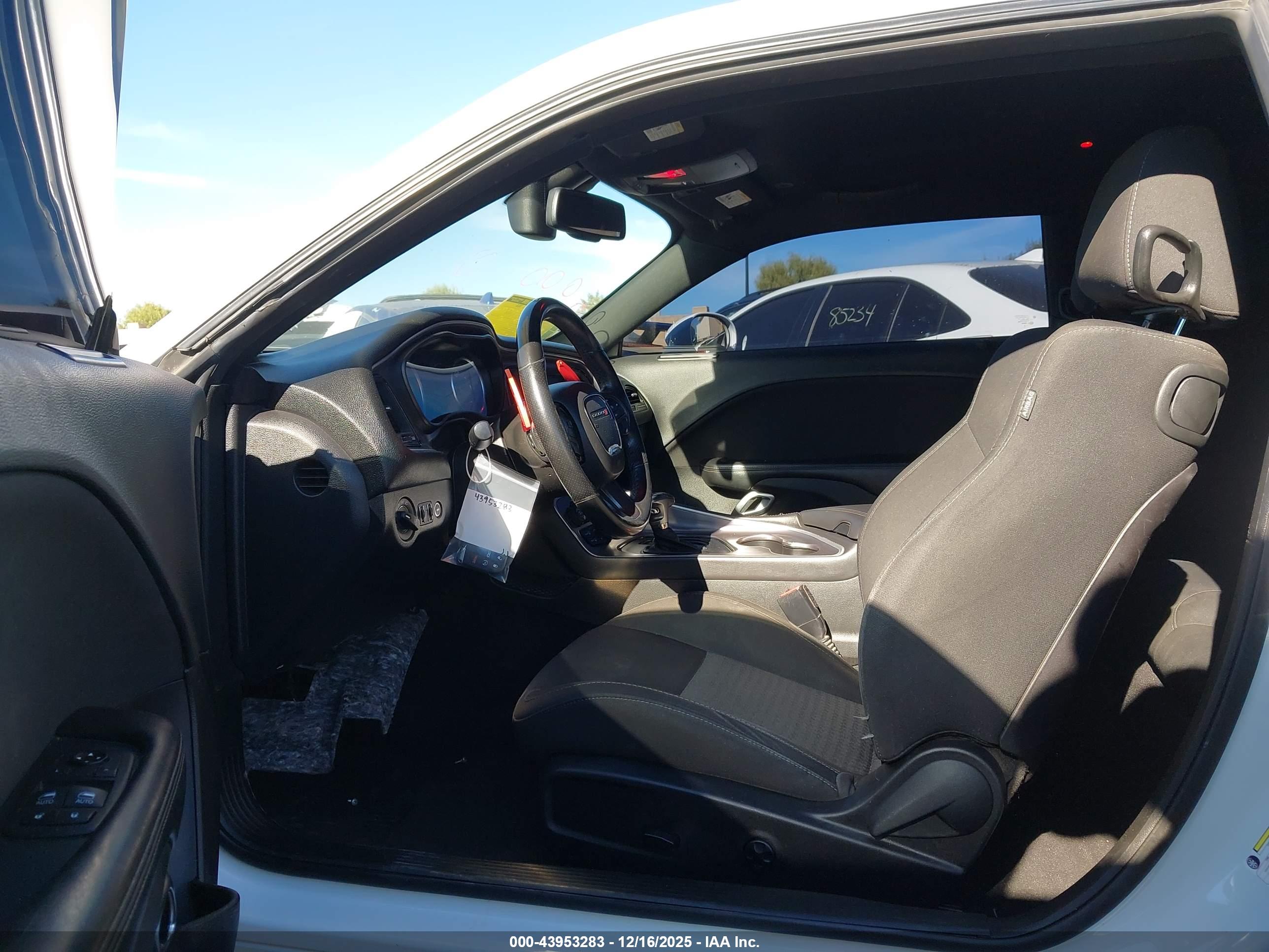 DODGE CHALLENGER image 5