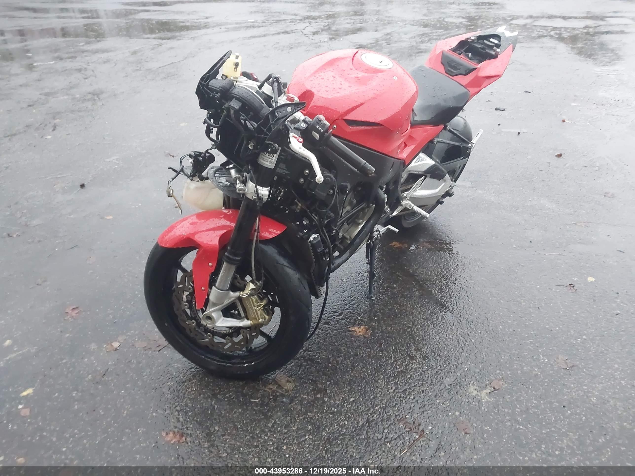 BMW S image 2
