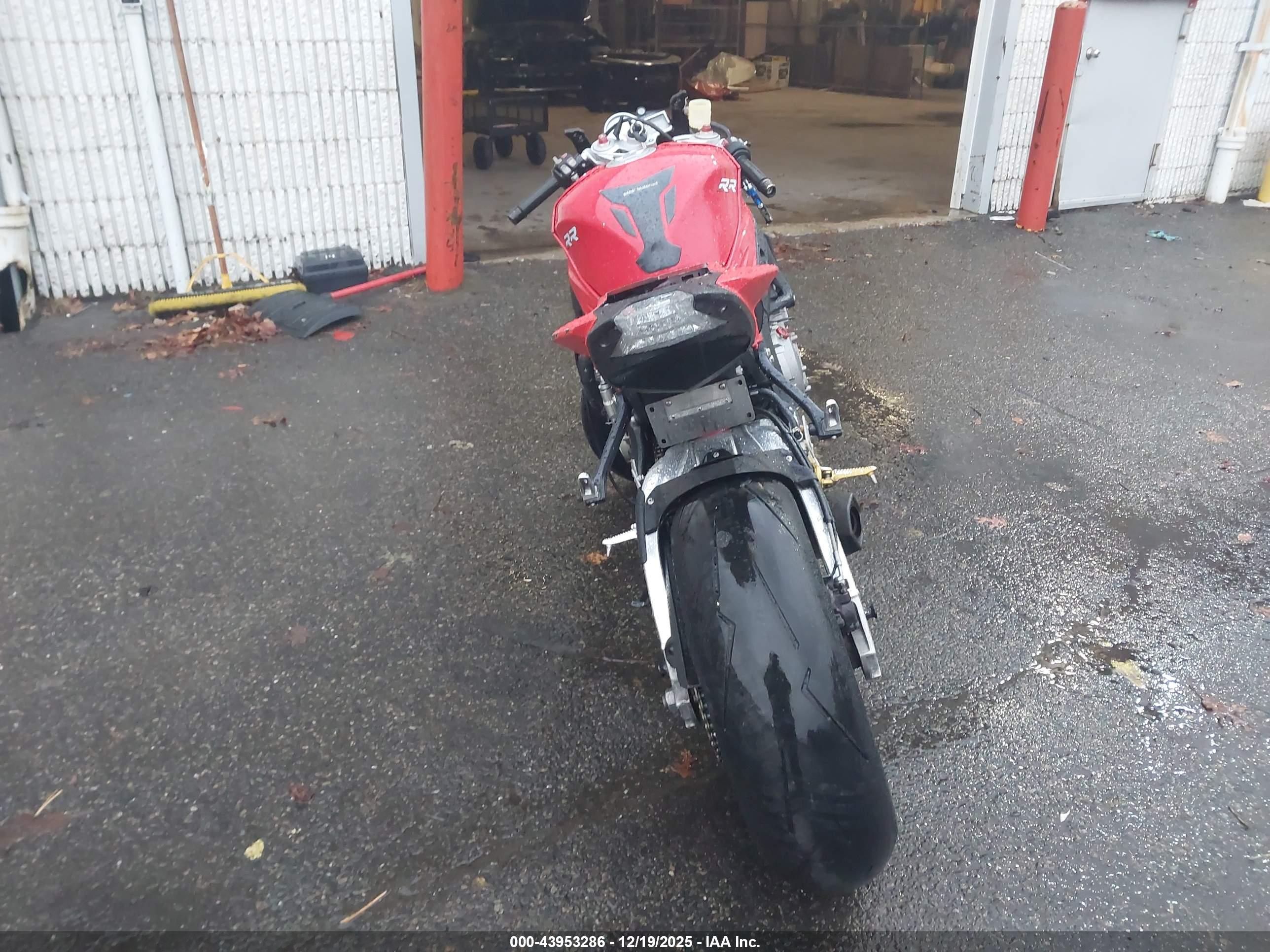 BMW S image 6