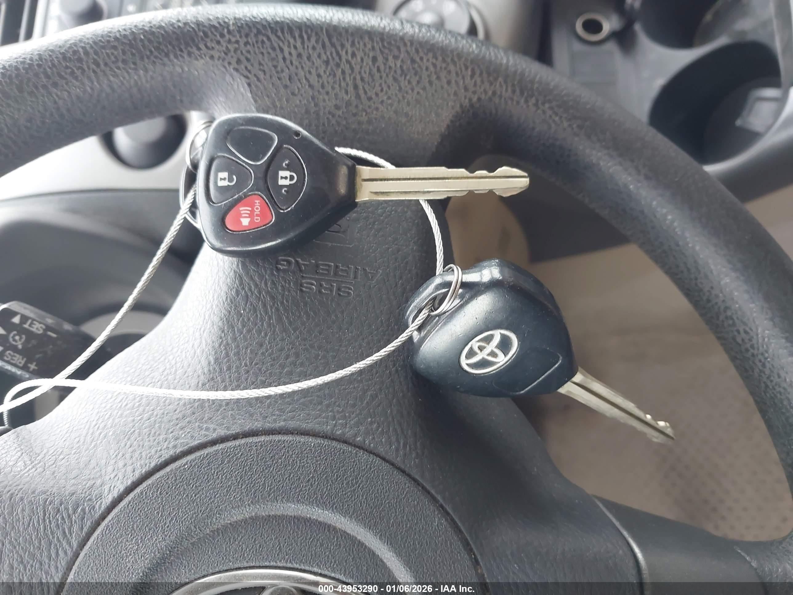 TOYOTA RAV4 image 11