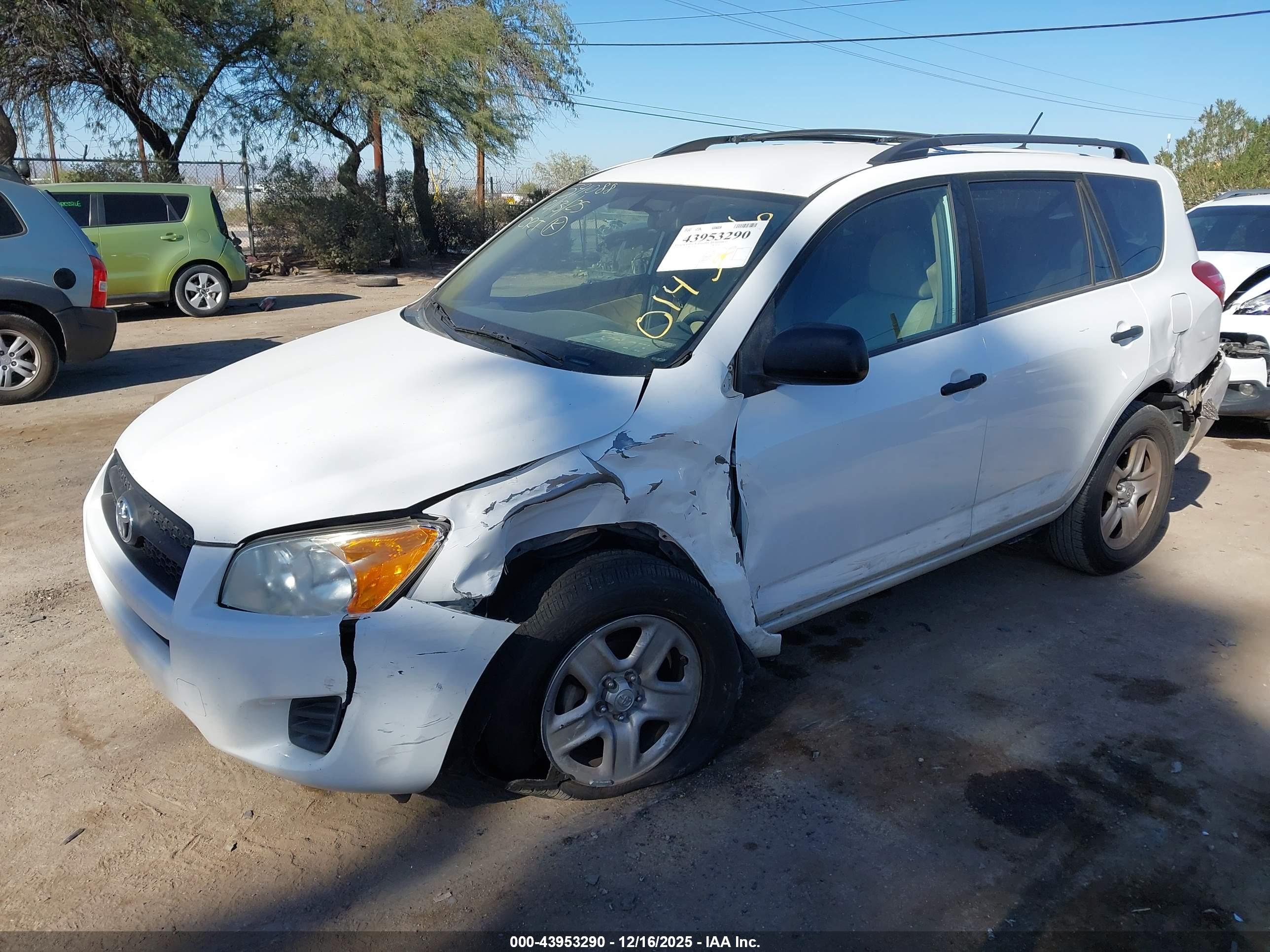 TOYOTA RAV4 image 2