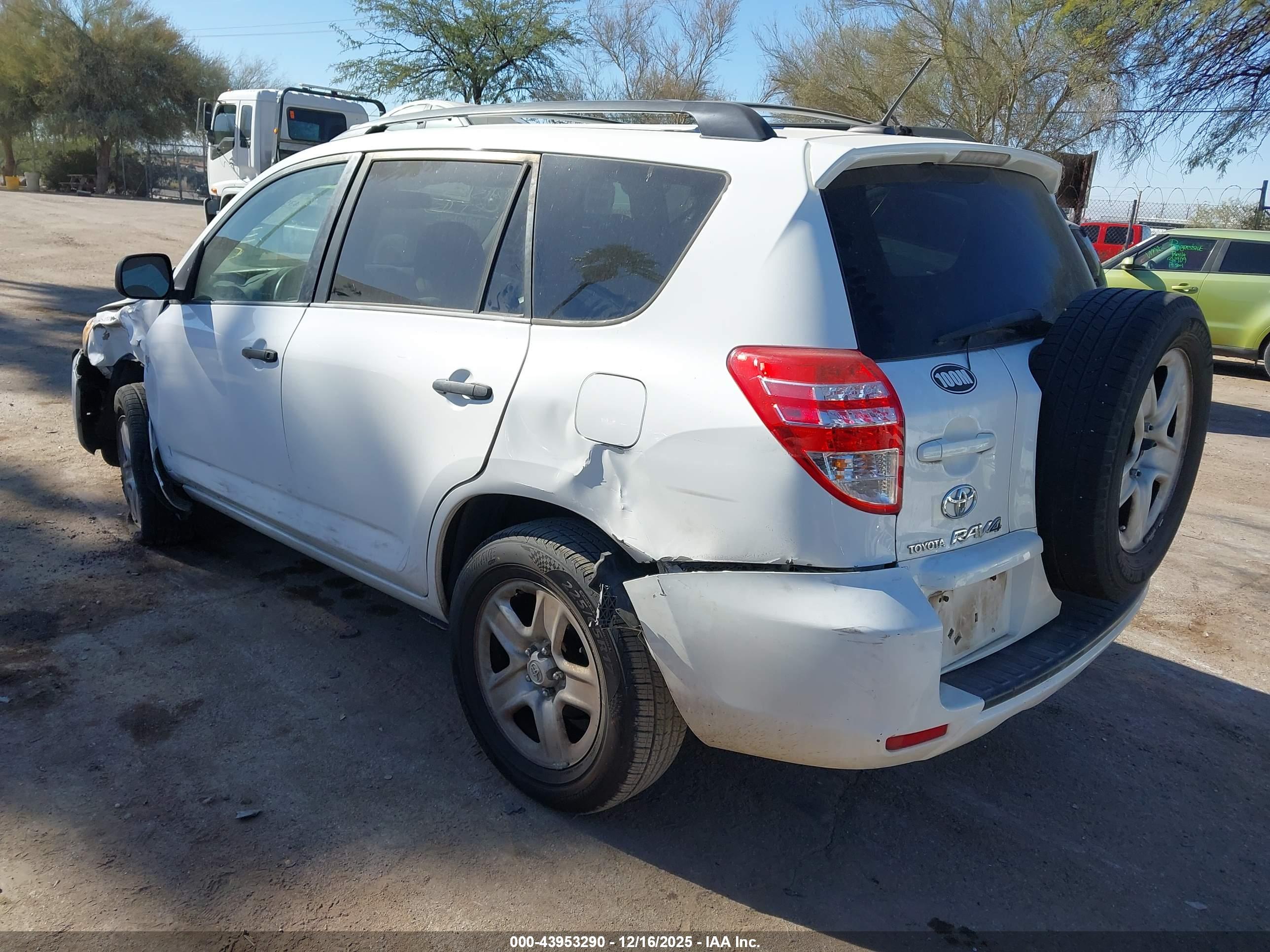 TOYOTA RAV4 image 3
