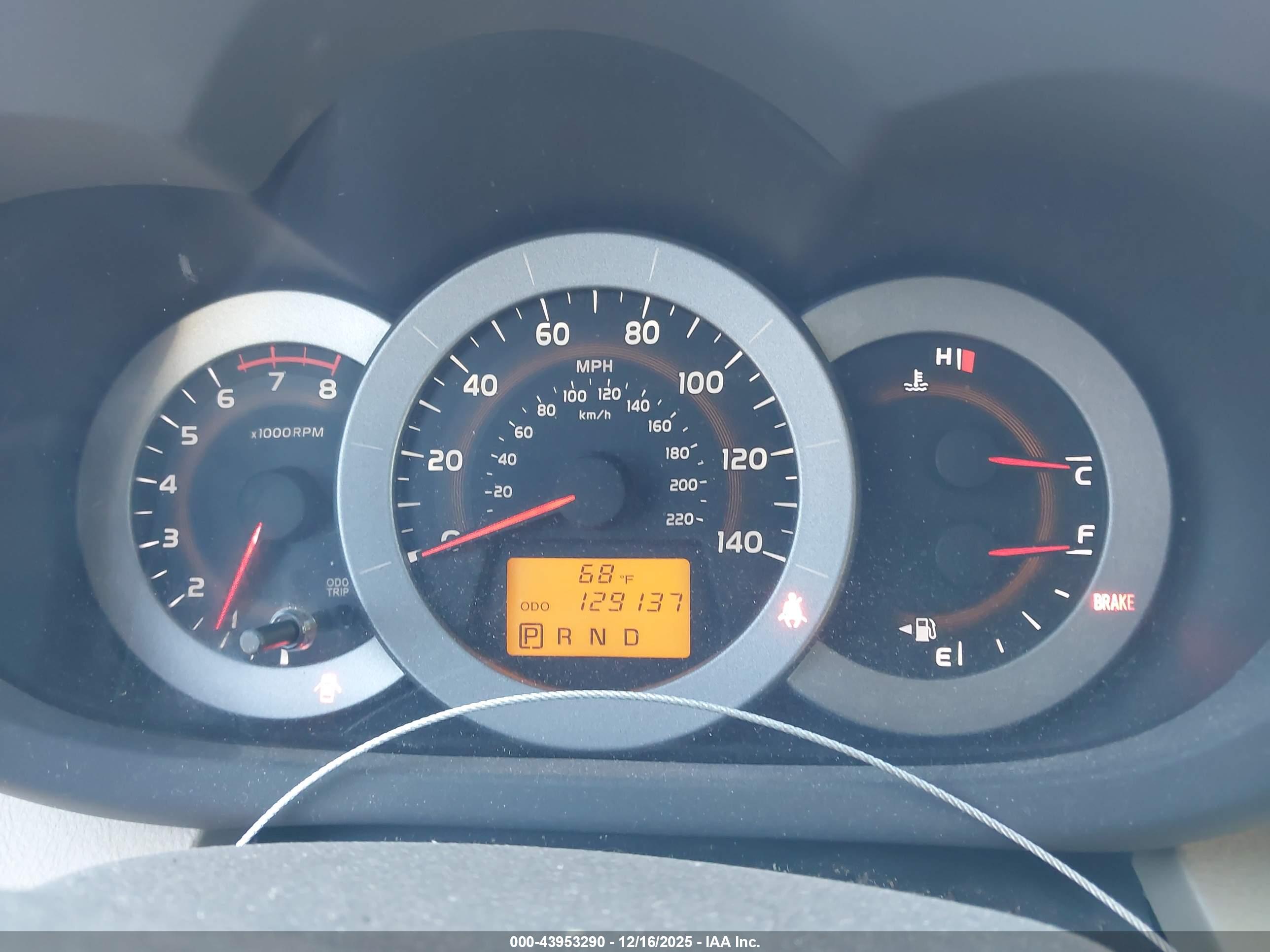 TOYOTA RAV4 image 7