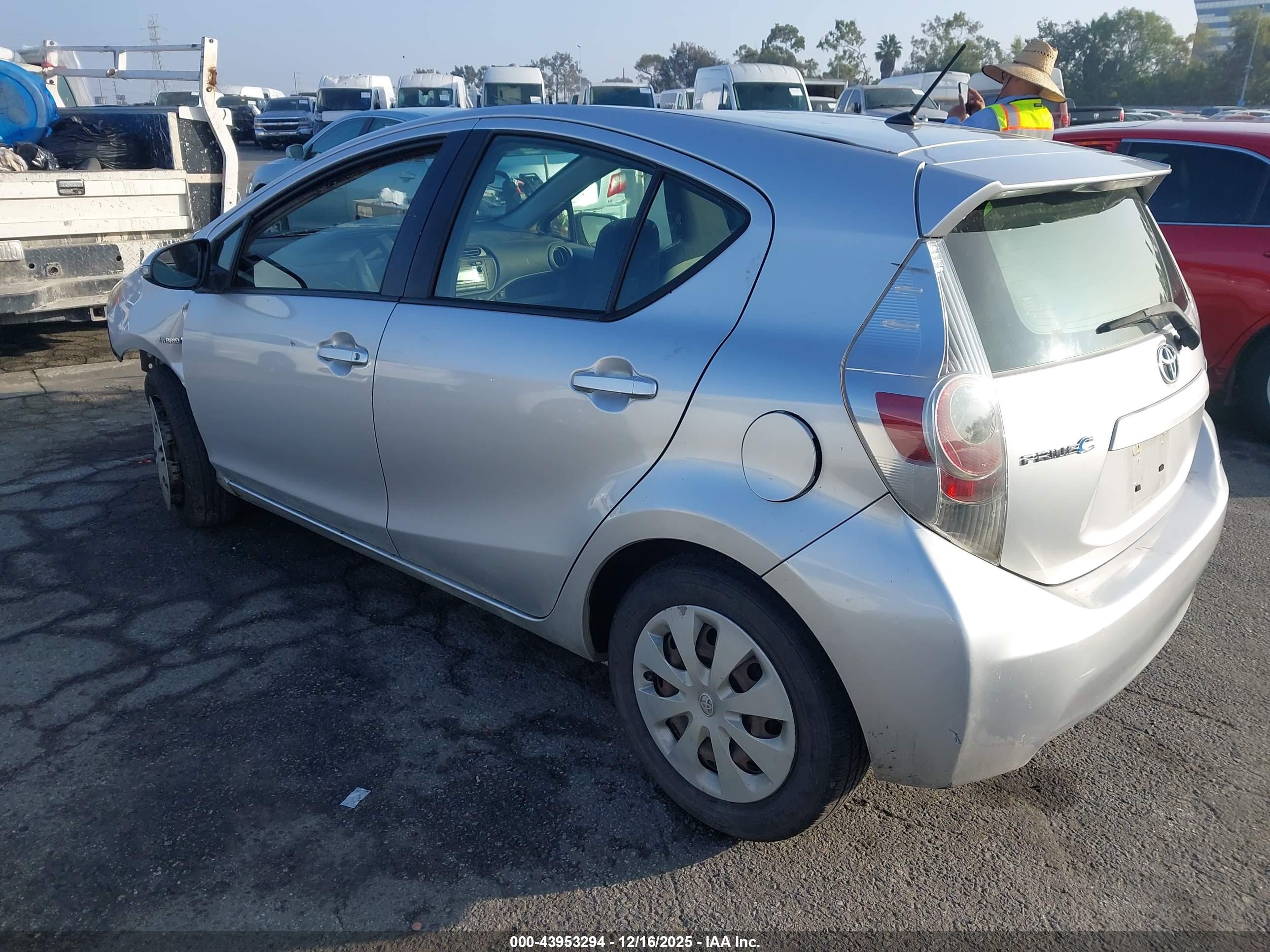 TOYOTA PRIUS image 3