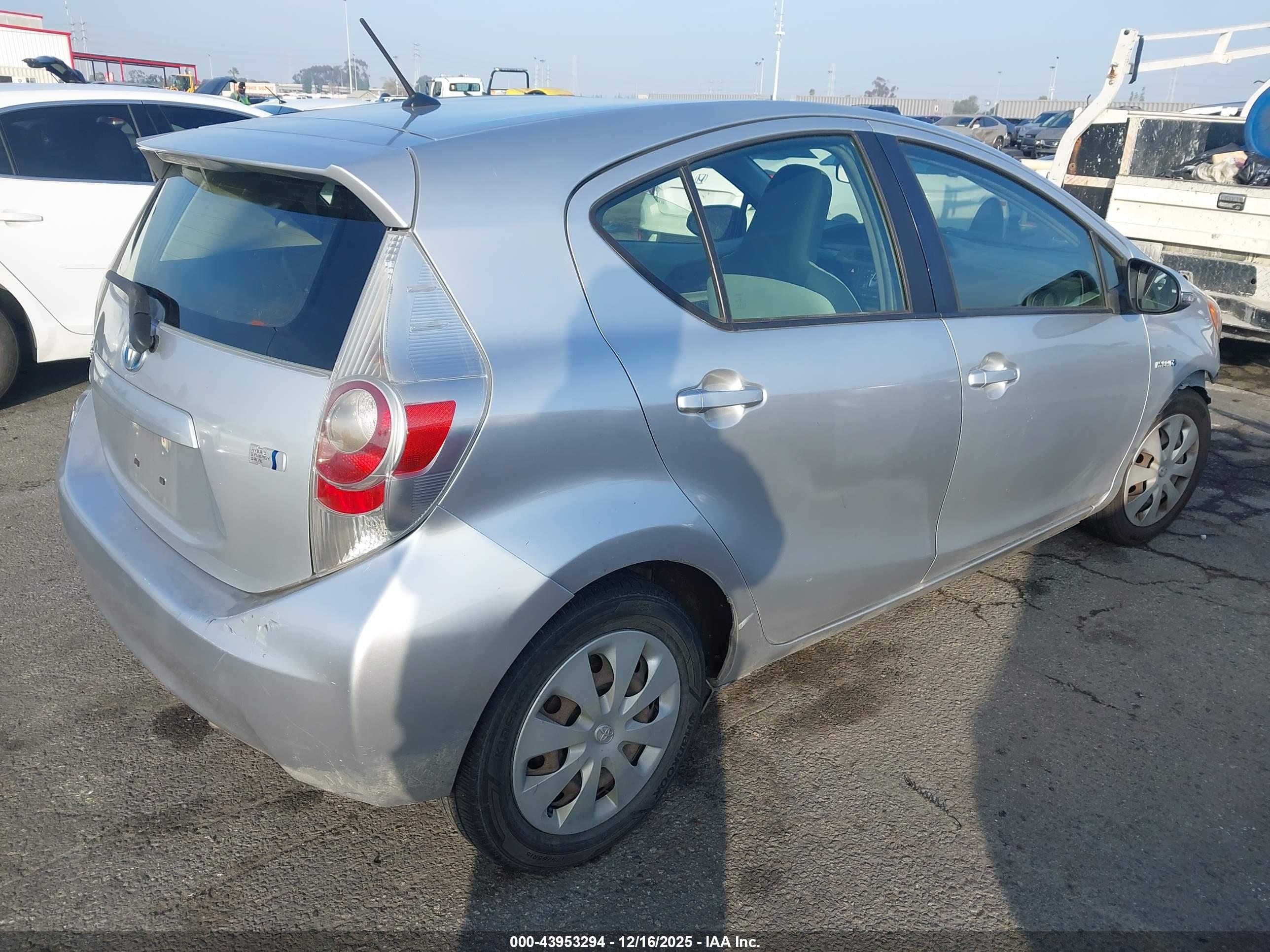TOYOTA PRIUS image 4