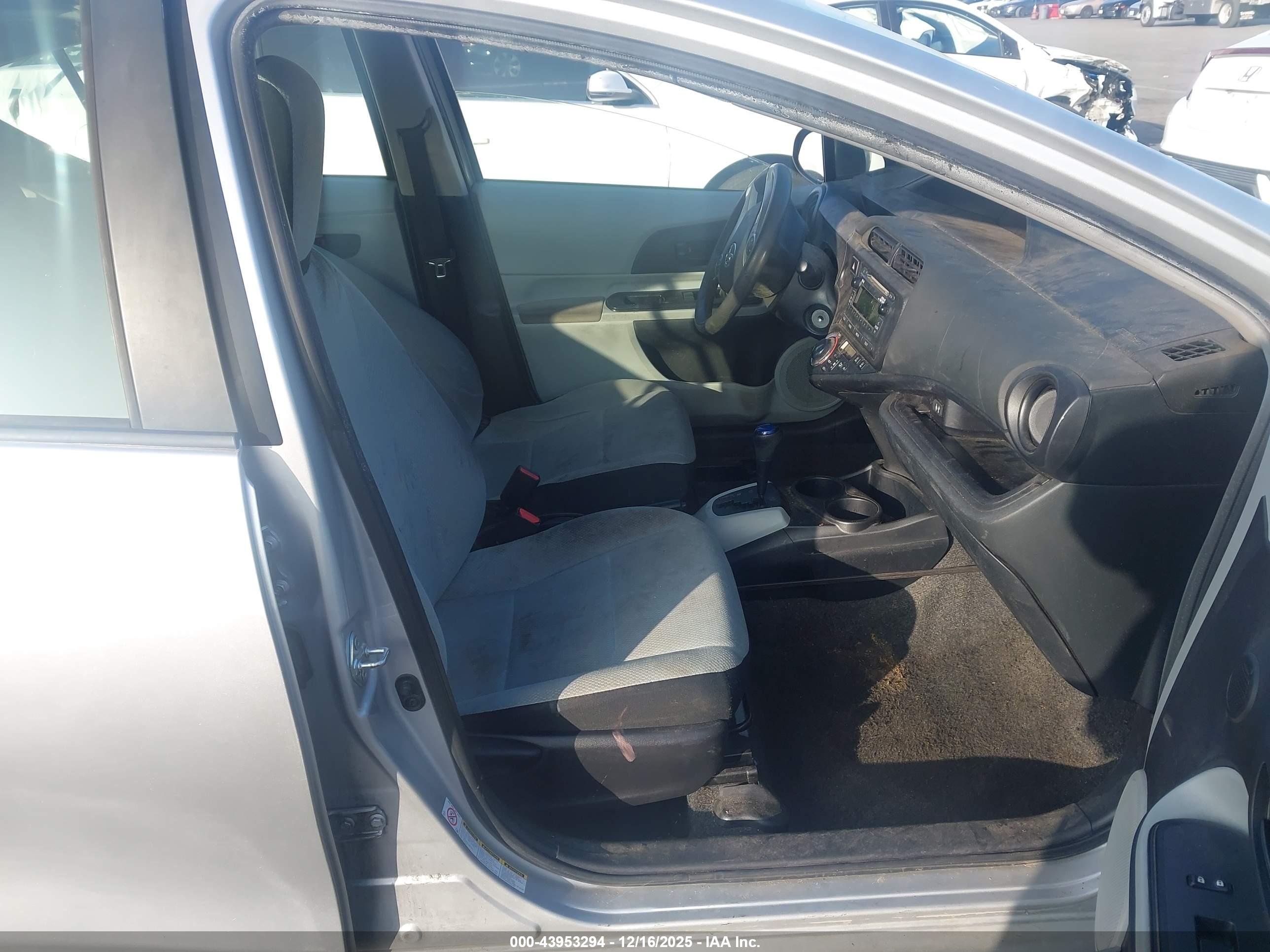 TOYOTA PRIUS image 5