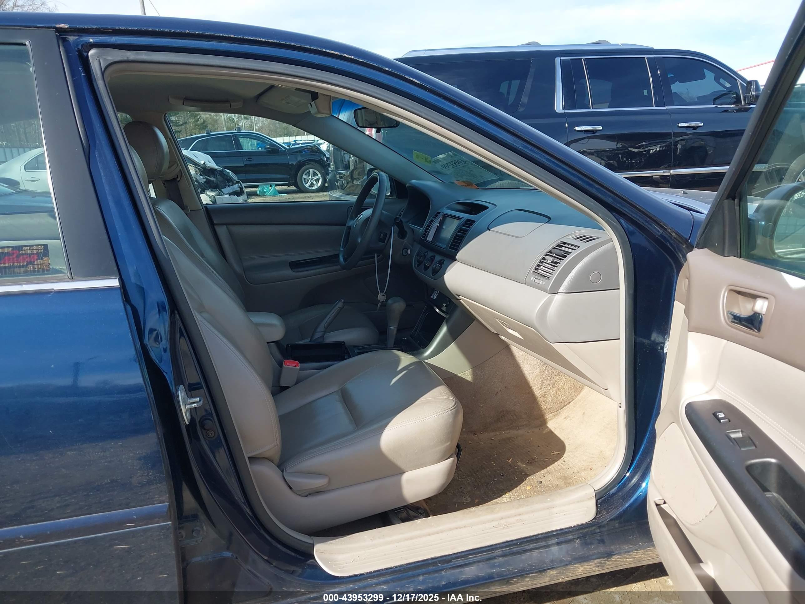 TOYOTA CAMRY image 5