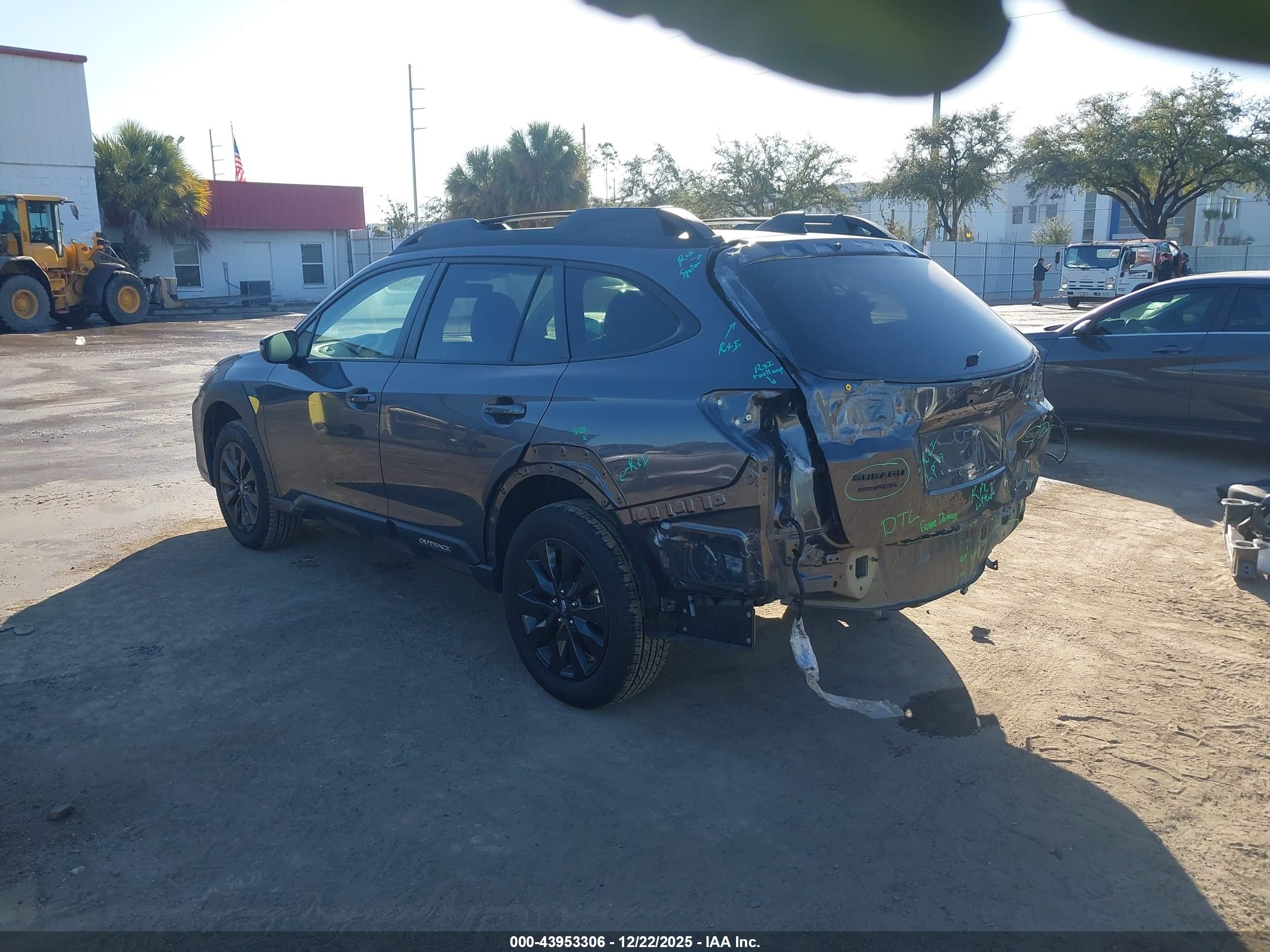 SUBARU OUTBACK image 3