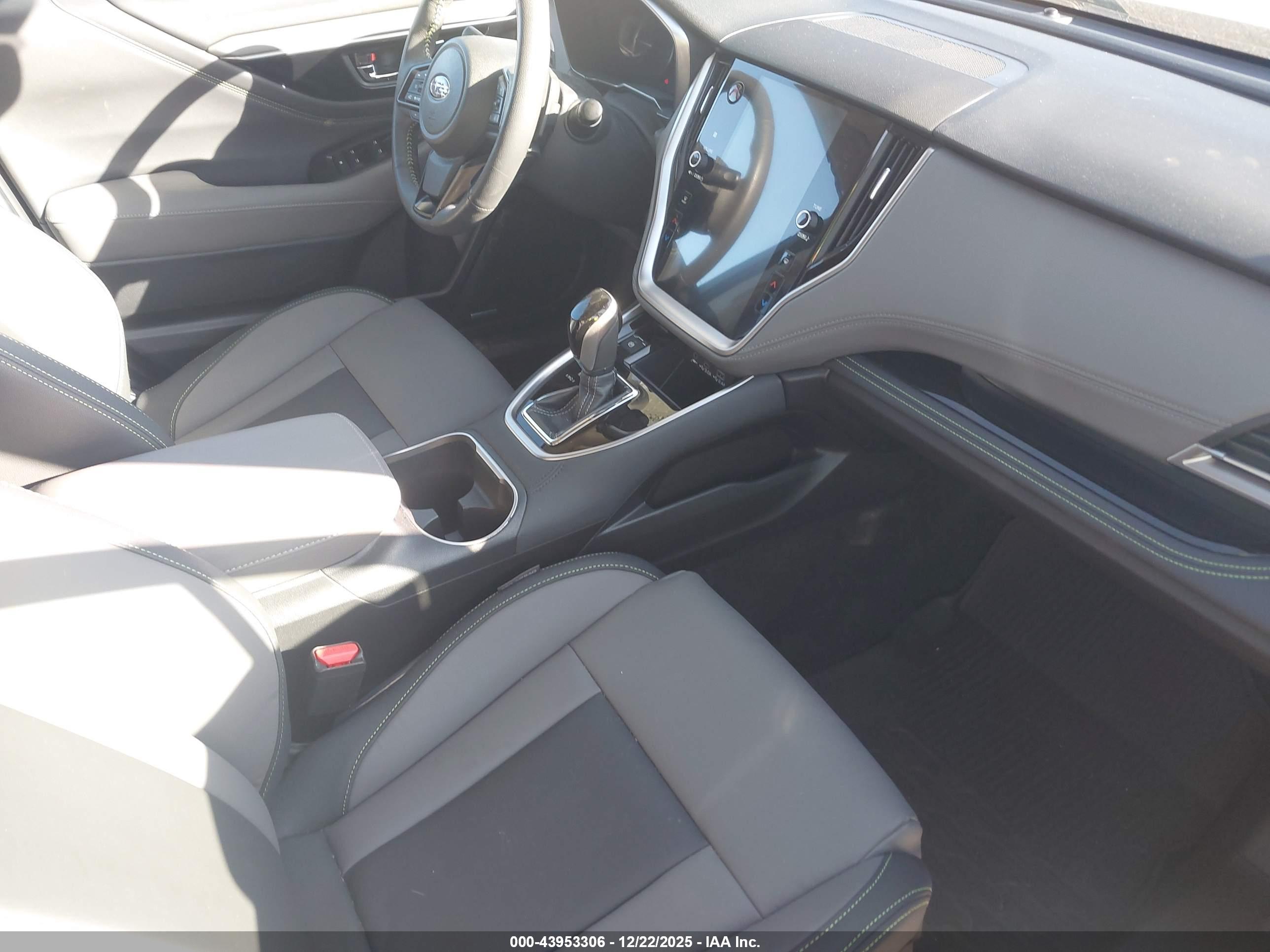 SUBARU OUTBACK image 5