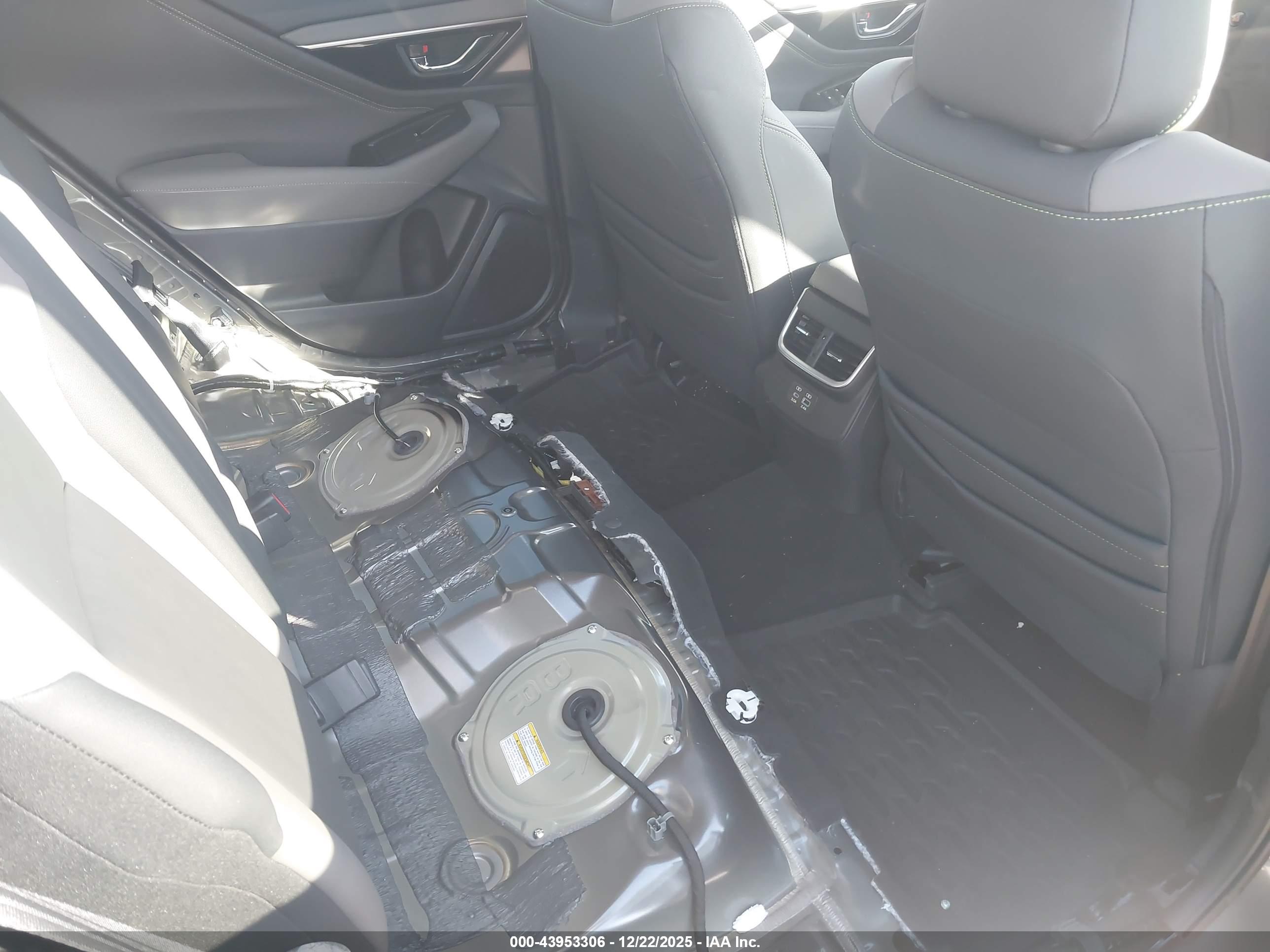 SUBARU OUTBACK image 8
