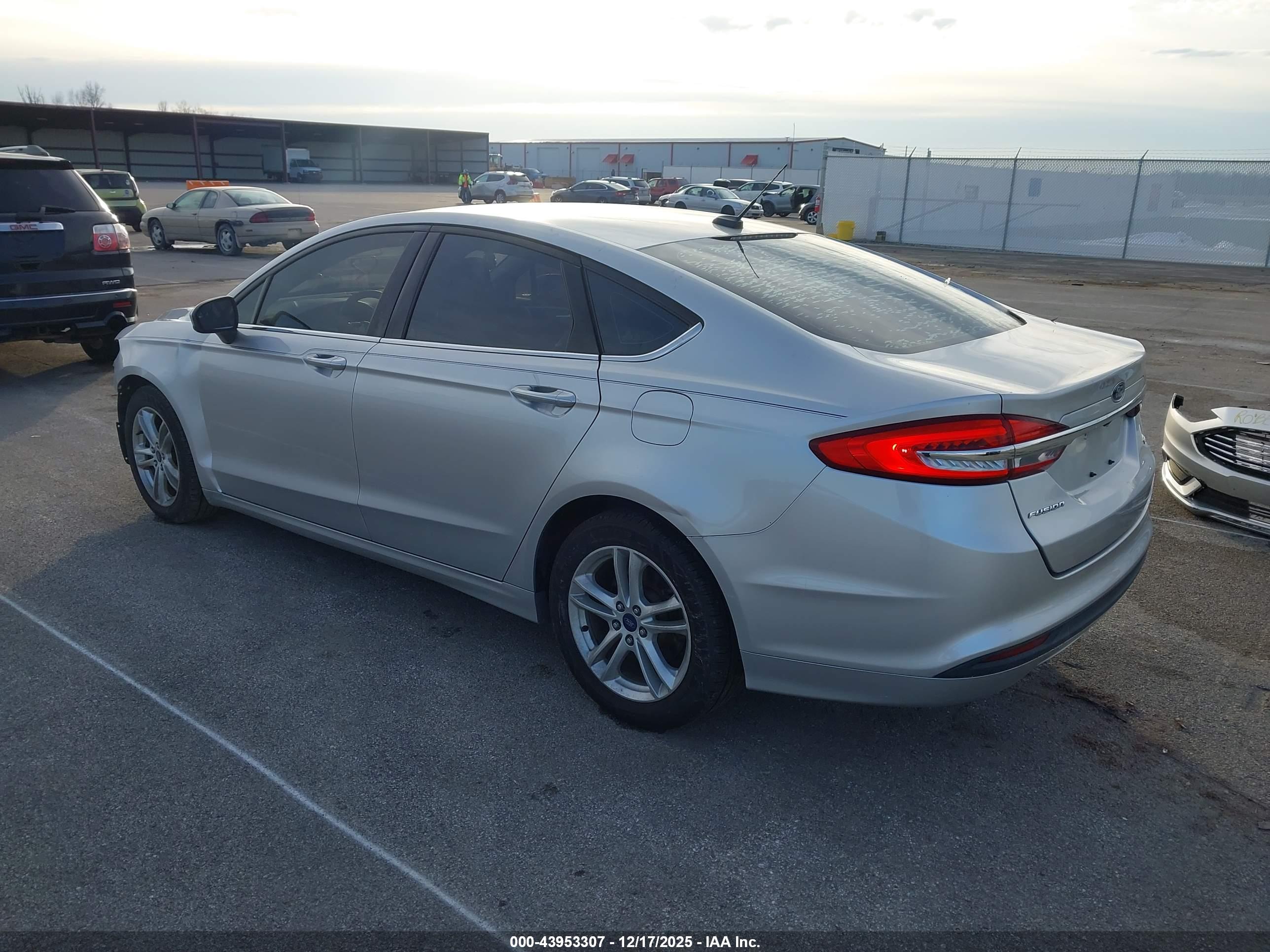FORD FUSION image 3