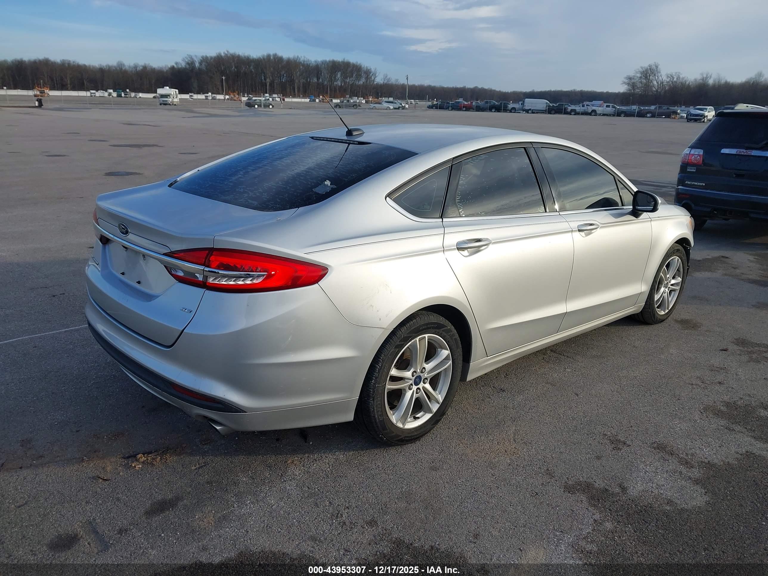 FORD FUSION image 4