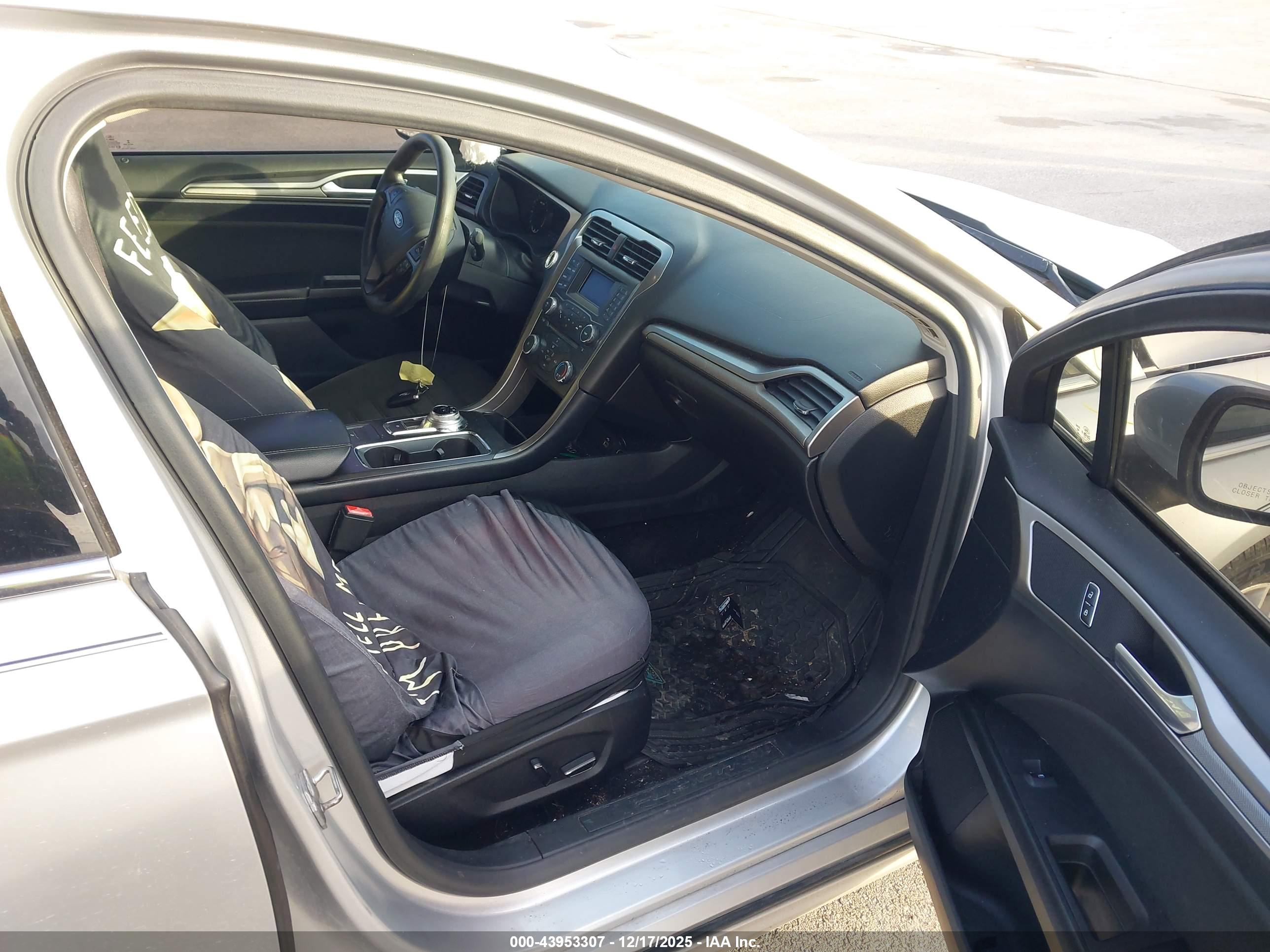 FORD FUSION image 5