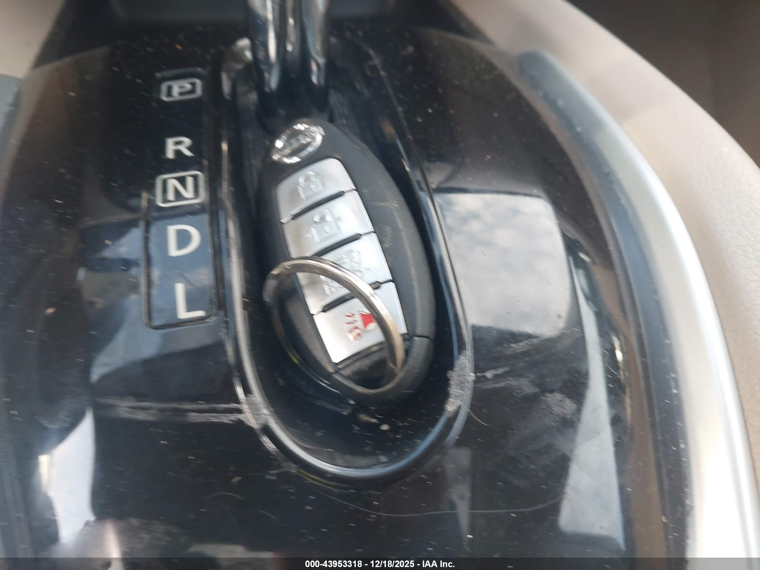 NISSAN ROGUE image 11