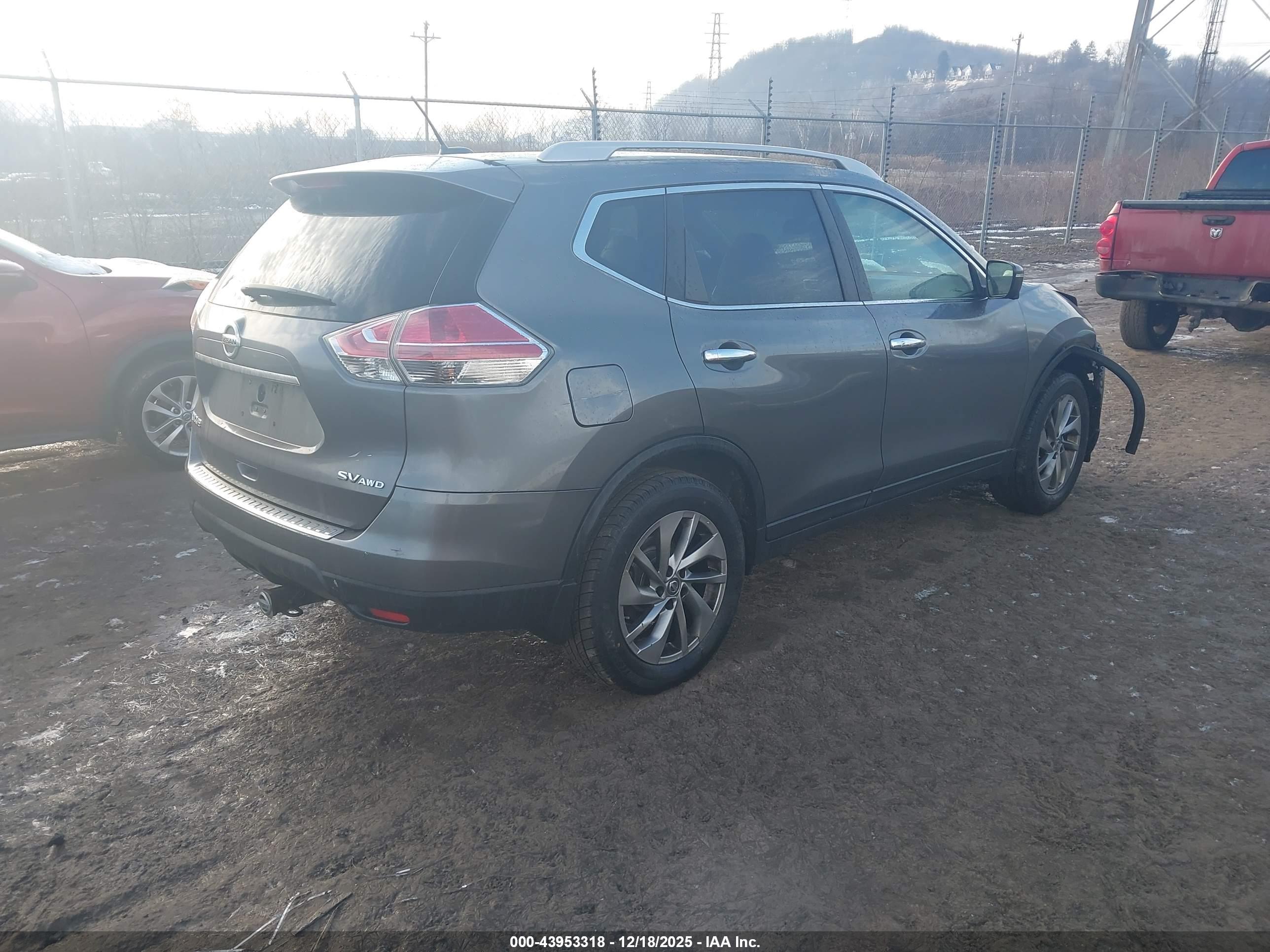 NISSAN ROGUE image 4